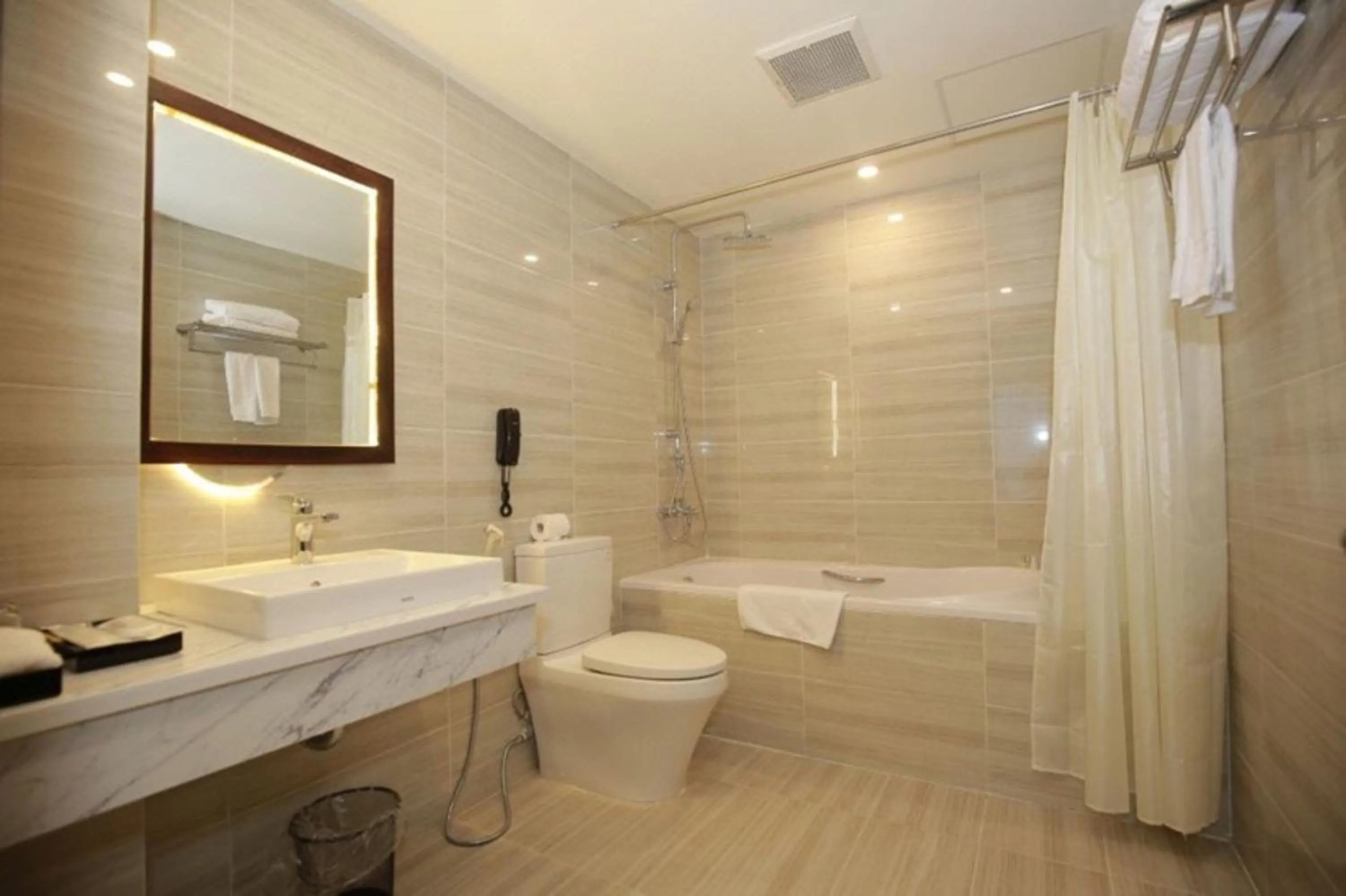 Bathroom in Inearth Hotel - 华夏商务酒店