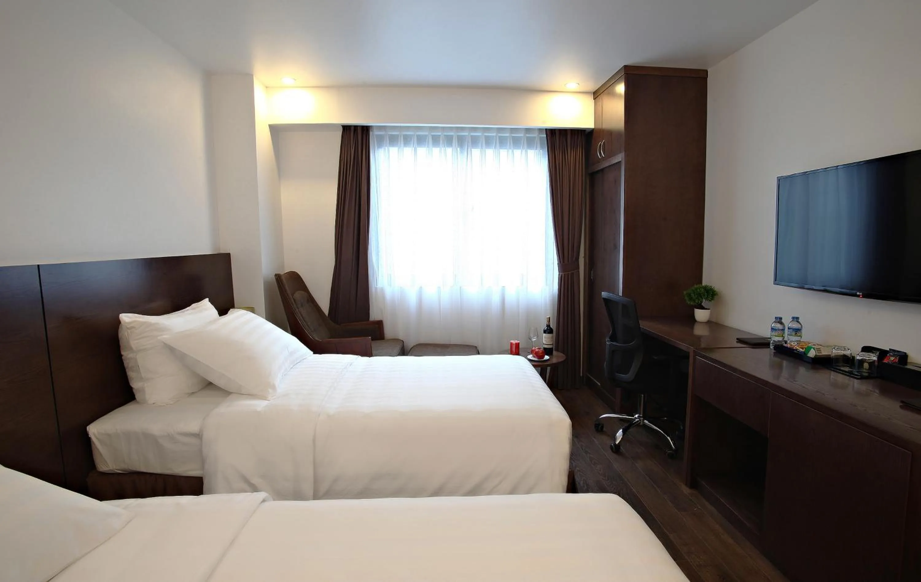 Bedroom, Bed in Inearth Hotel - 华夏商务酒店
