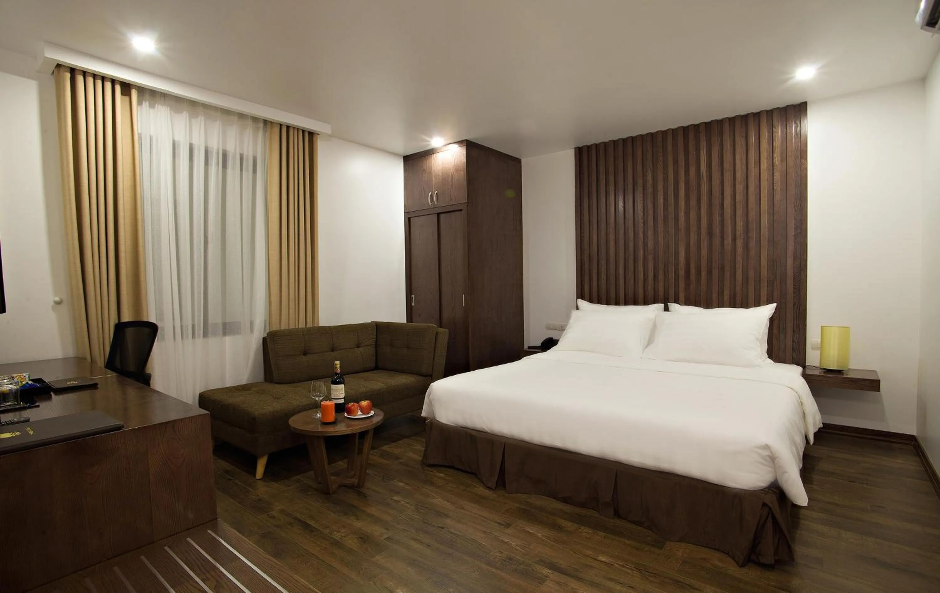 Photo of the whole room, Bed in Inearth Hotel - 华夏商务酒店