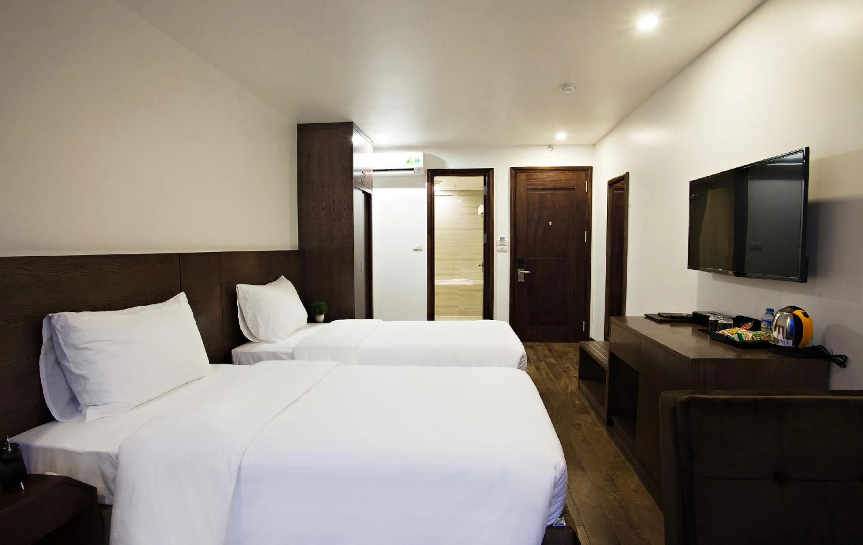 Bedroom, Bed in Inearth Hotel - 华夏商务酒店