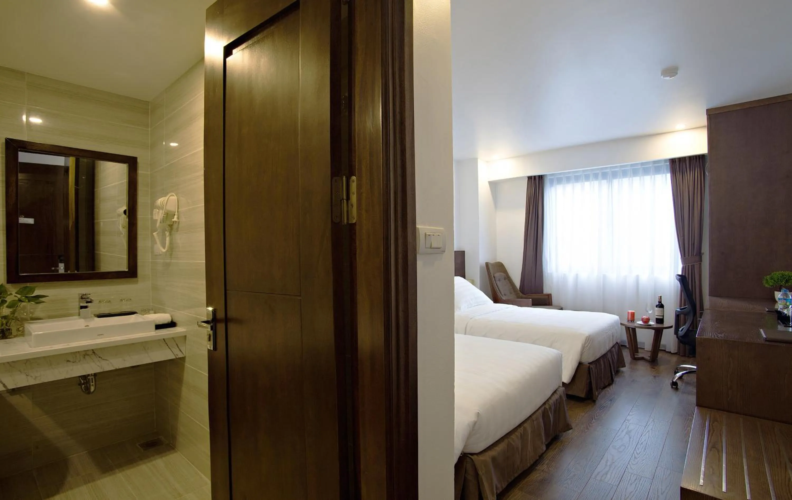Photo of the whole room, Bed in Inearth Hotel - 华夏商务酒店