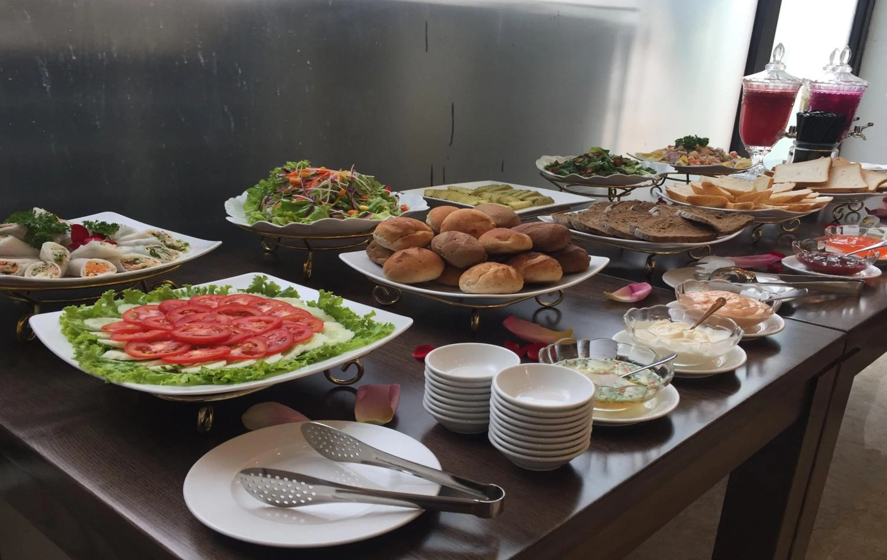 Breakfast in Inearth Hotel - 华夏商务酒店