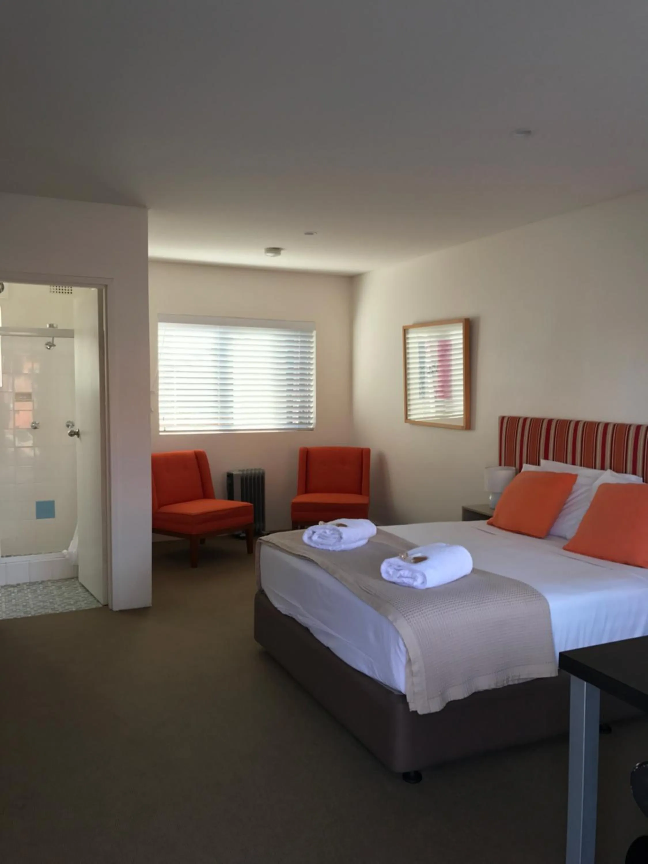 Photo of the whole room, Bed in Thirroul Beach Motel