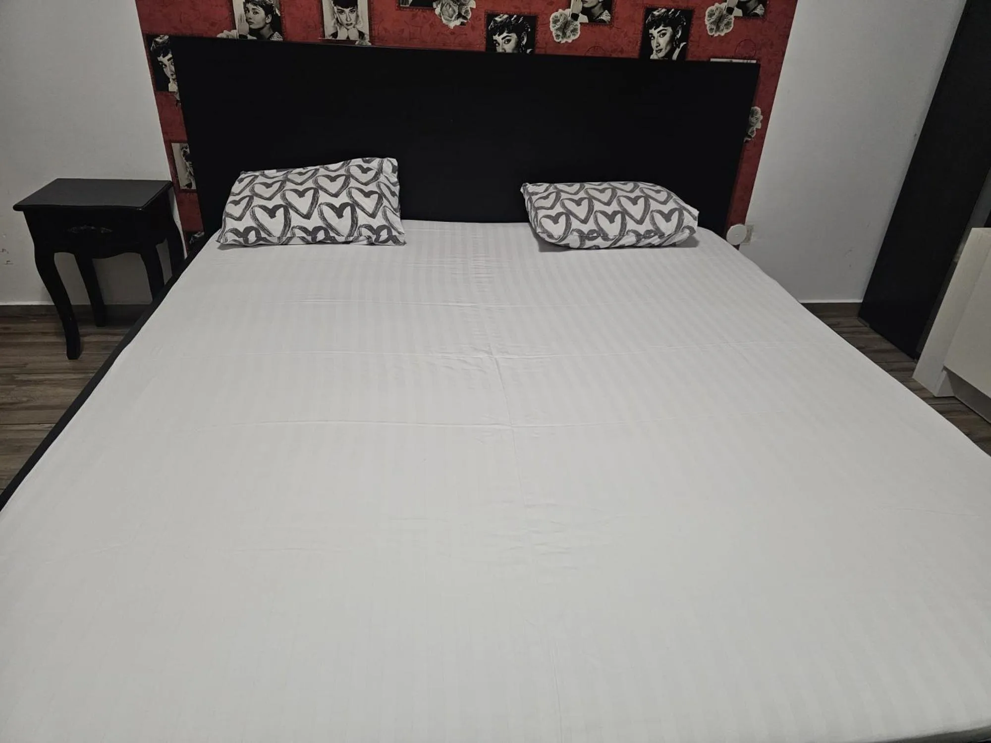 Bed in Central Class Bucharest