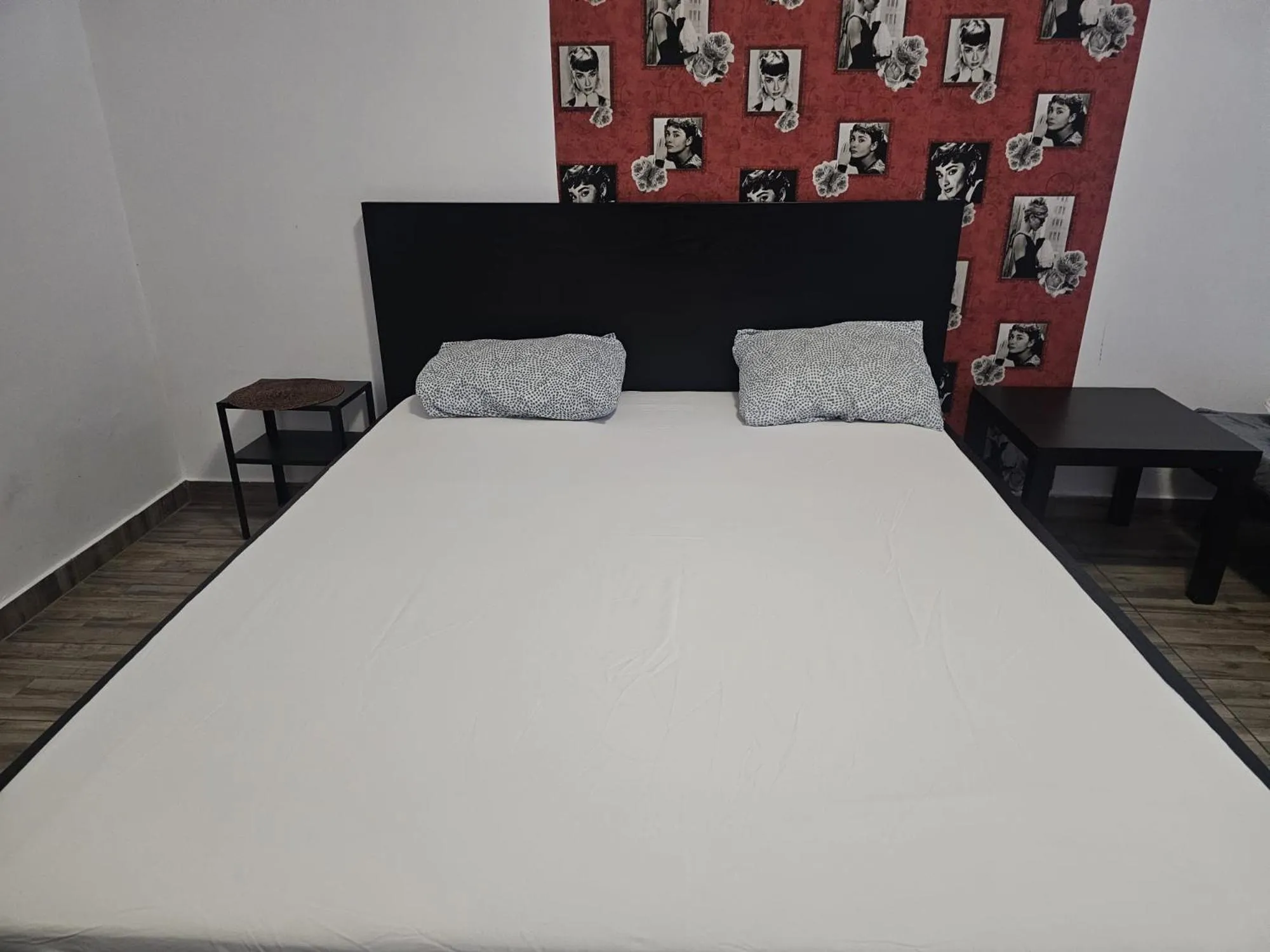 Photo of the whole room, Bed in Central Class Bucharest