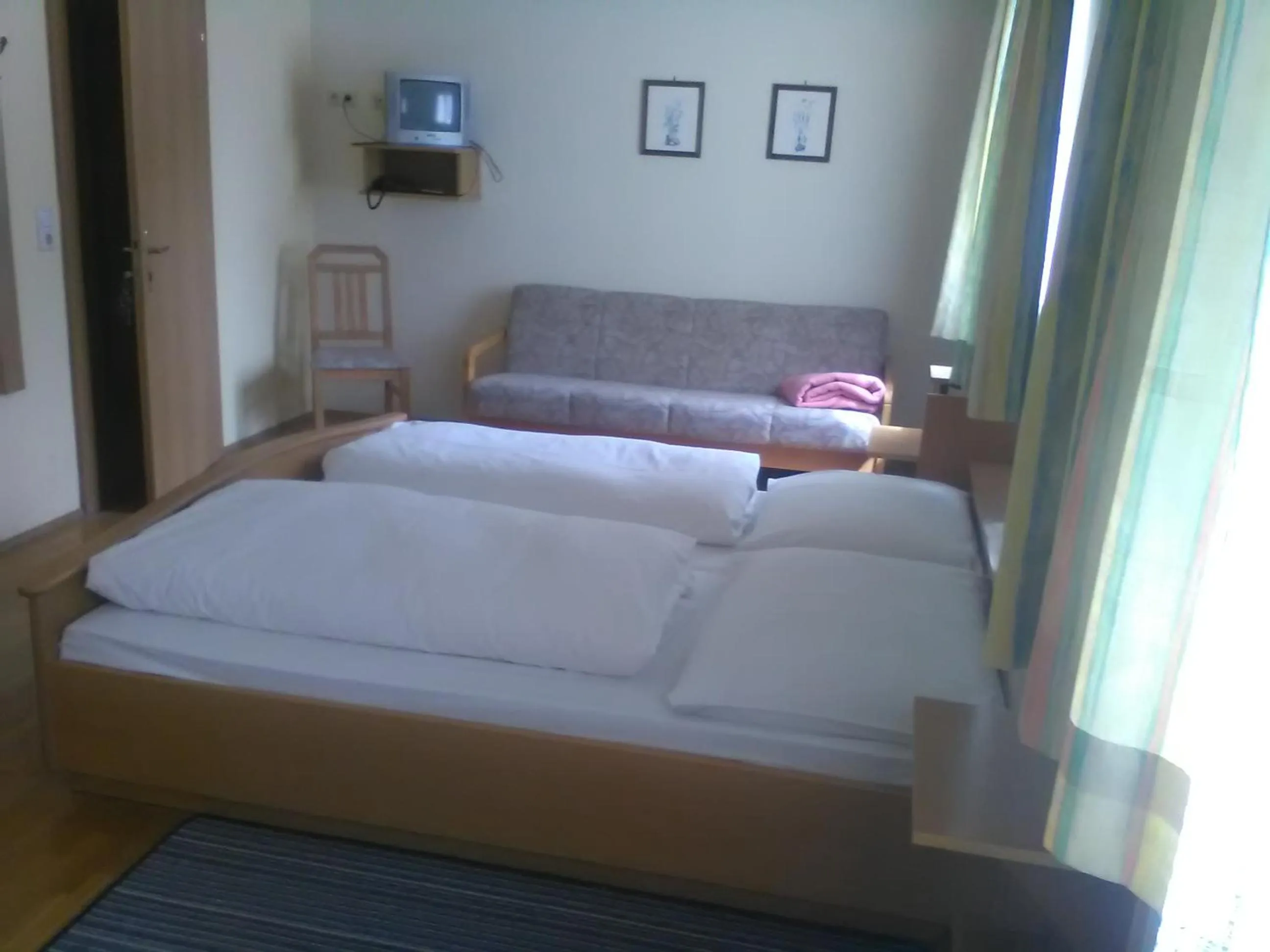 Bed in Gasthof Schatzl