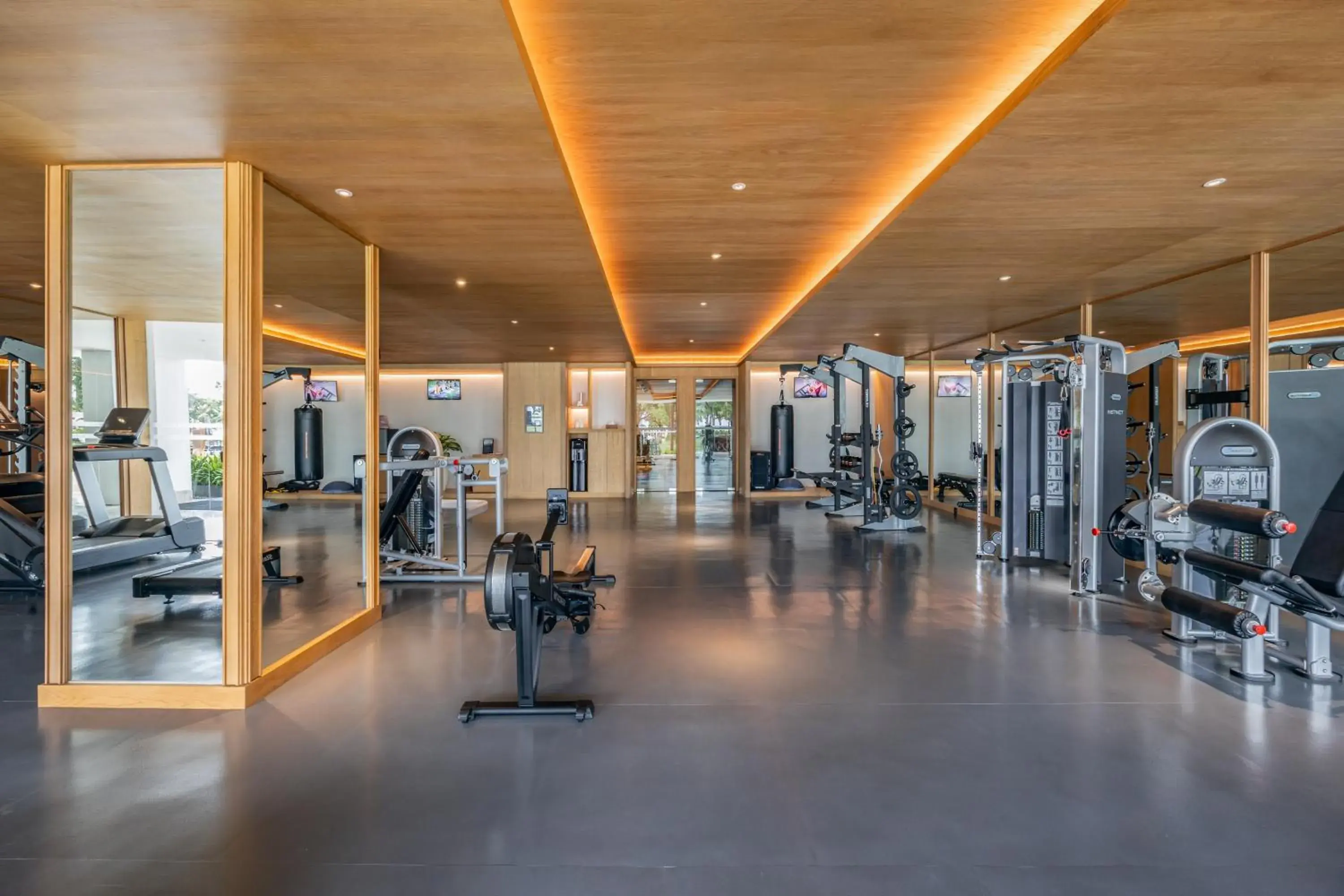 Fitness centre/facilities in Bali Beach Hotel Fitness centre/facilities in Bali Beach Hotel