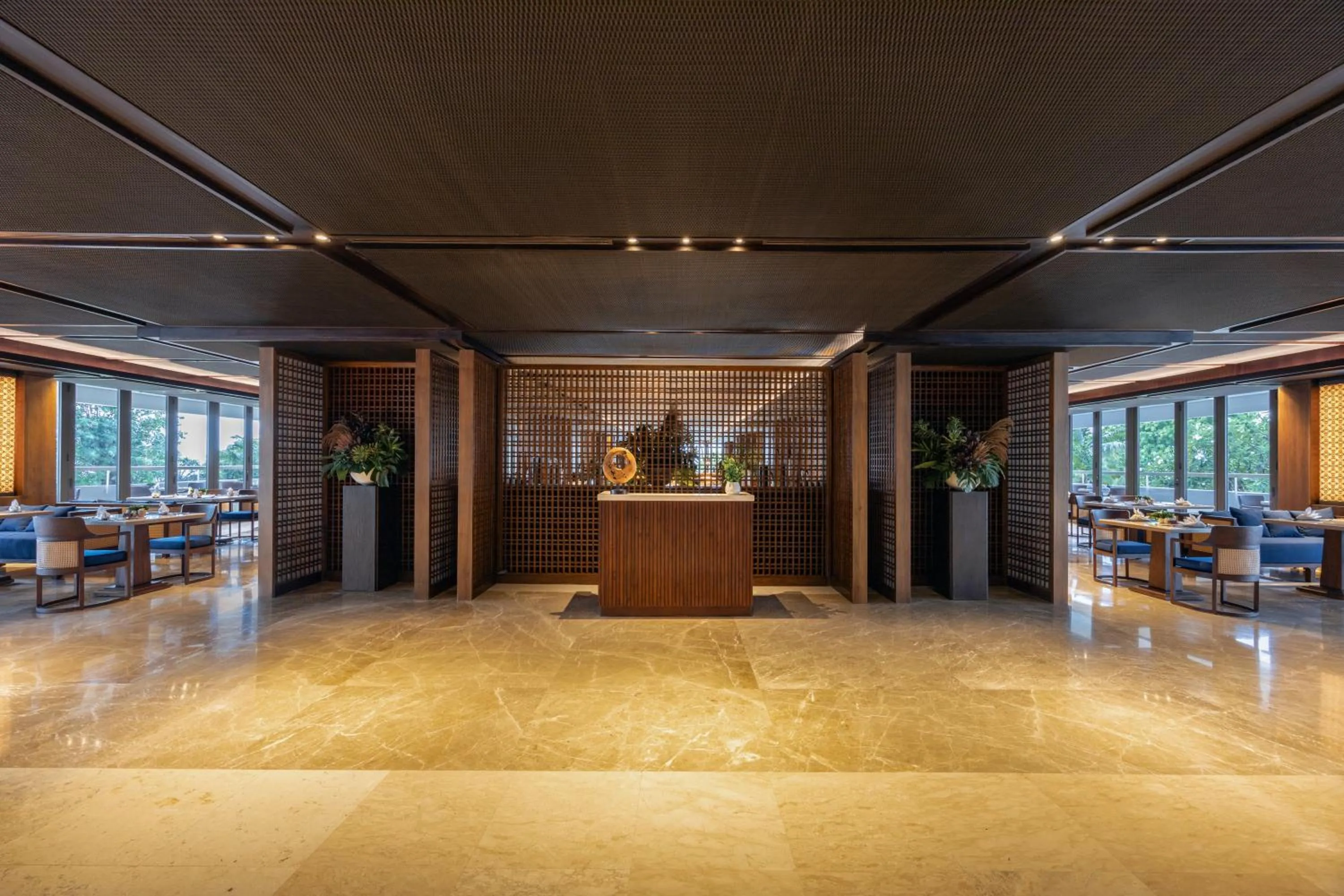 Restaurant/places to eat in Bali Beach Hotel