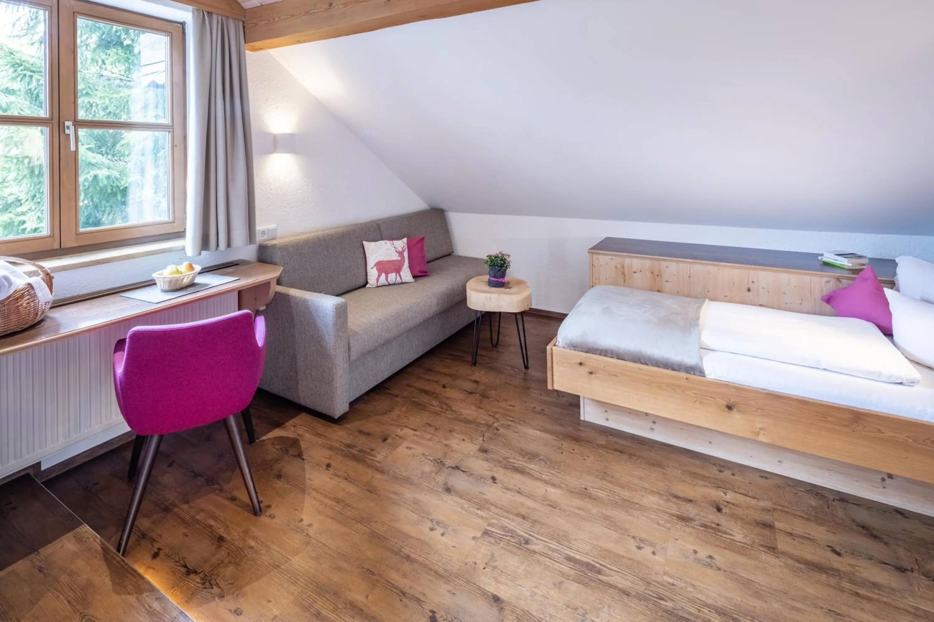 Living room, Bed in Hotel Bad Rain mit Oberstaufen PlusGolf