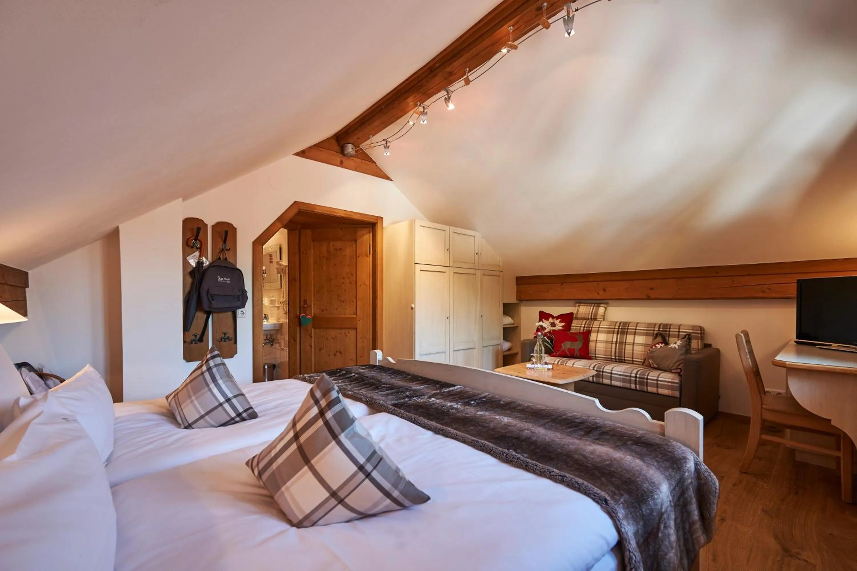 Living room, Bed in Hotel Bad Rain mit Oberstaufen PlusGolf