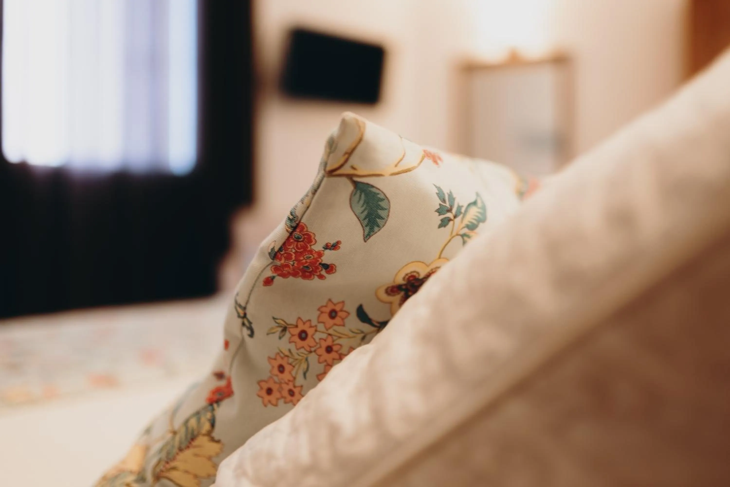 Photo of the whole room, Bed in Can Serrete