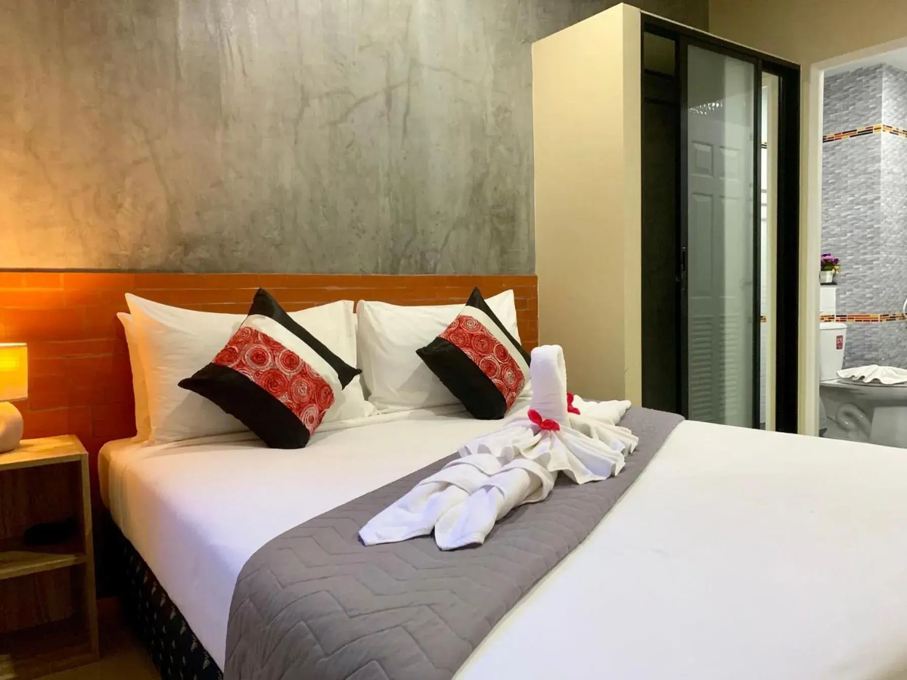 Shower, Bed in Isayarada Apartment Shower, Bed in Isayarada Apartment