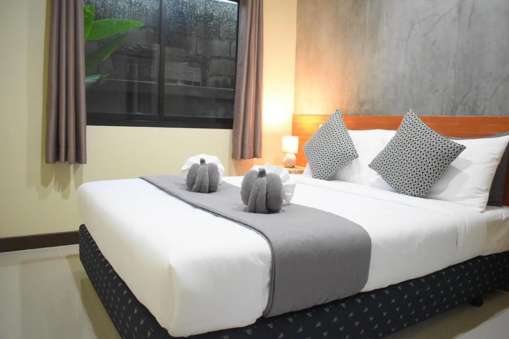 Bedroom, Bed in Isayarada Apartment