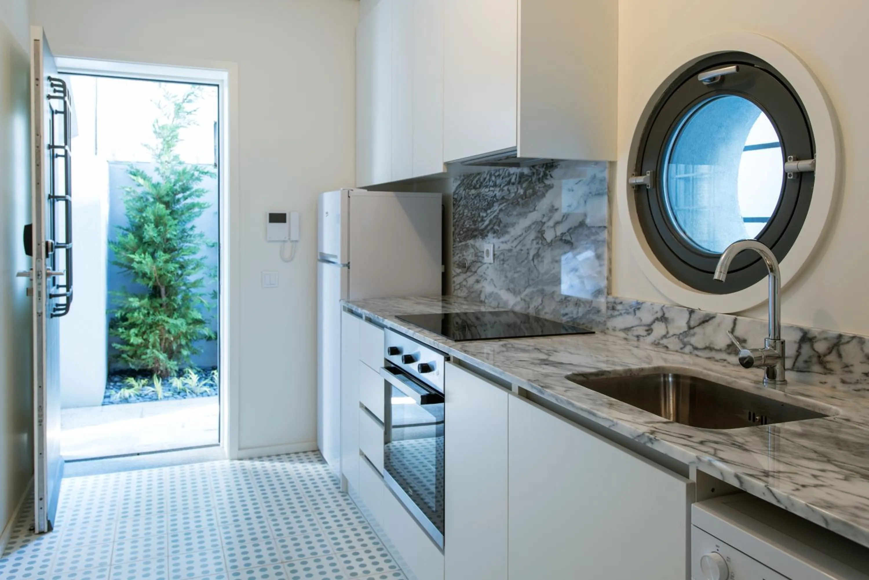 Kitchen or kitchenette in Oporto Serviced Apartments - Alvares Cabral