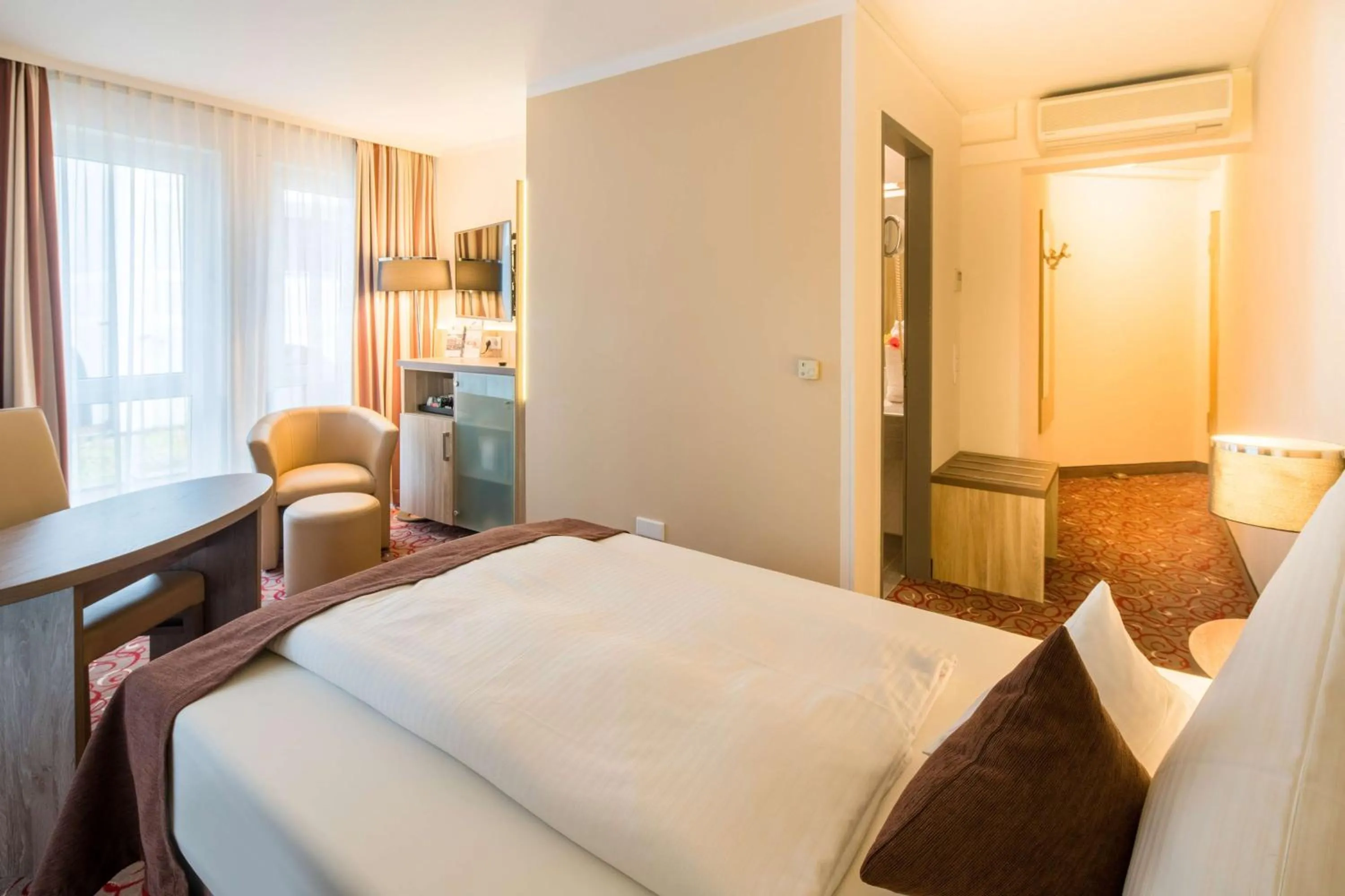 Bedroom, Bed in Best Western Plus Parkhotel Erding