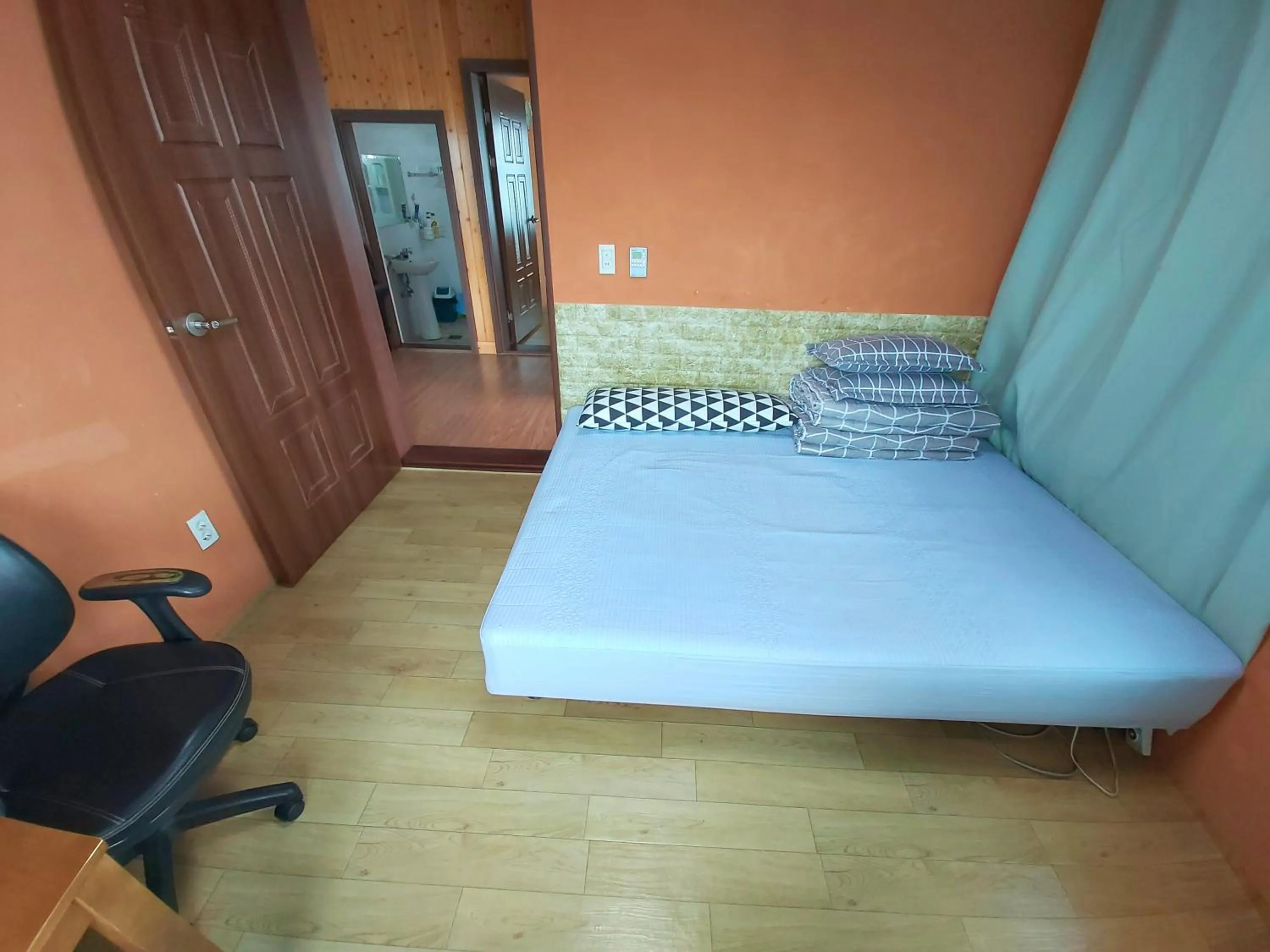 Bed in Feeling Good House