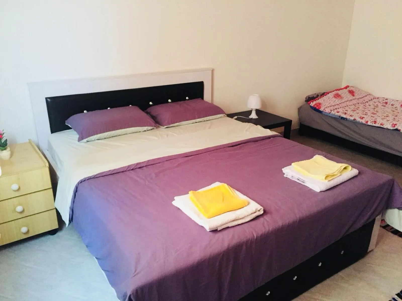 Bed in Khan Alsira - חאן אלסרה