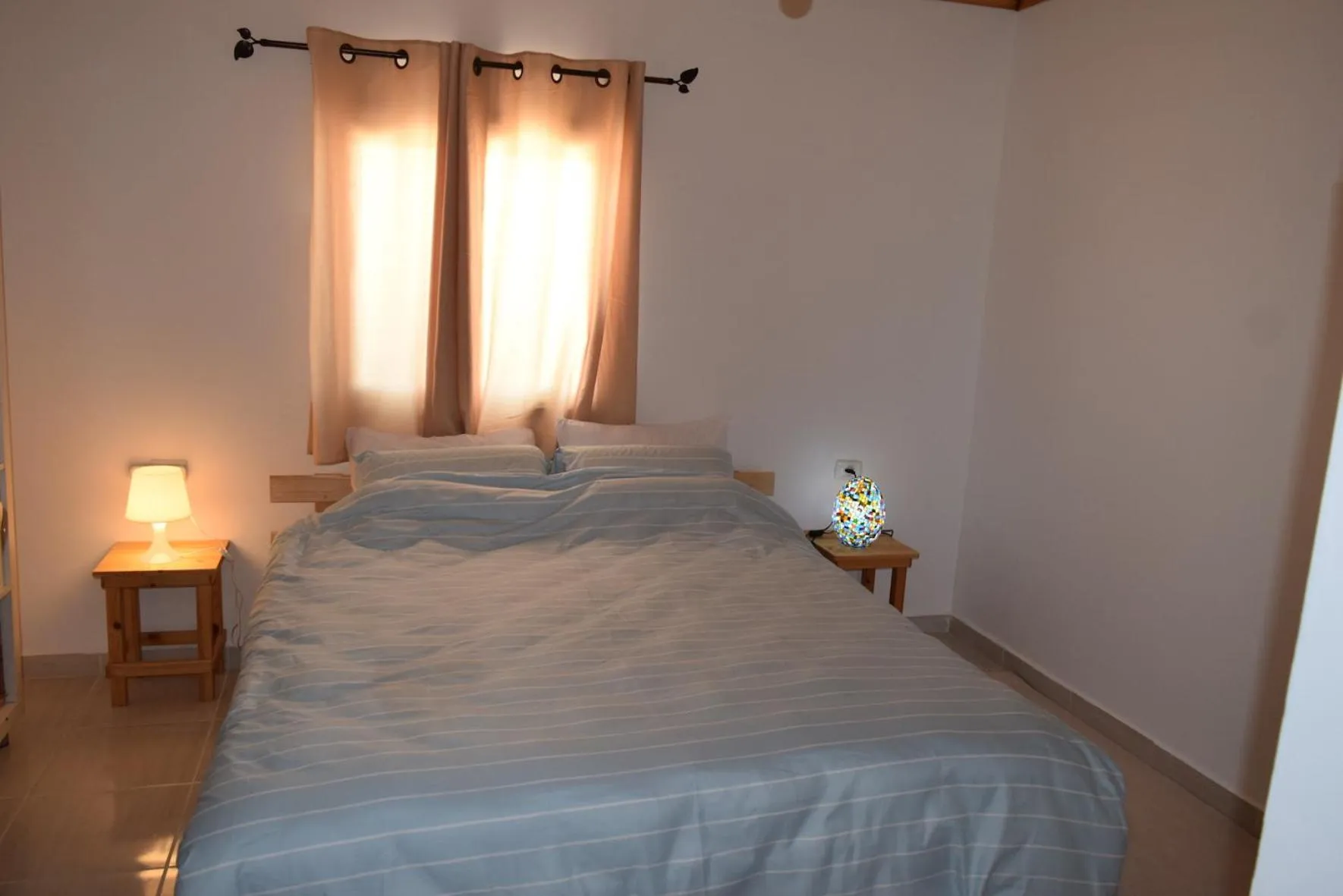 Bed in Khan Alsira - חאן אלסרה