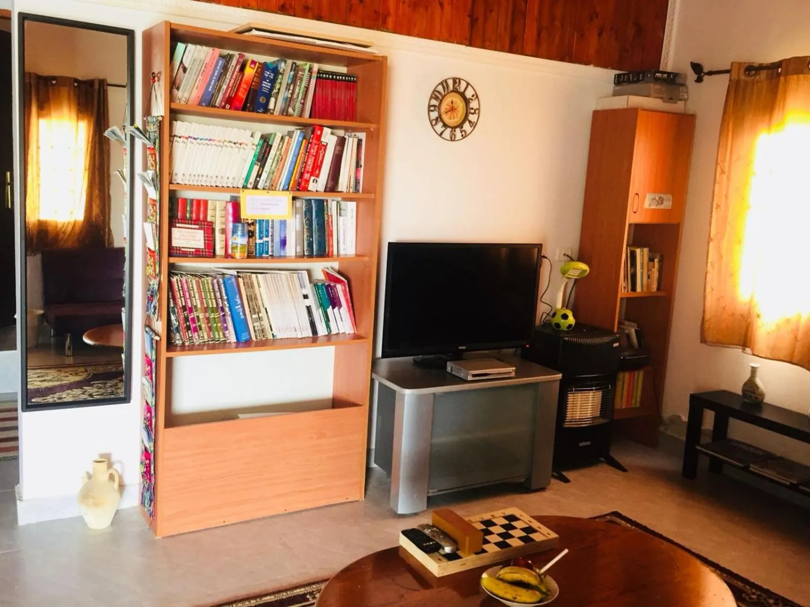 Communal lounge/ TV room in Khan Alsira - חאן אלסרה