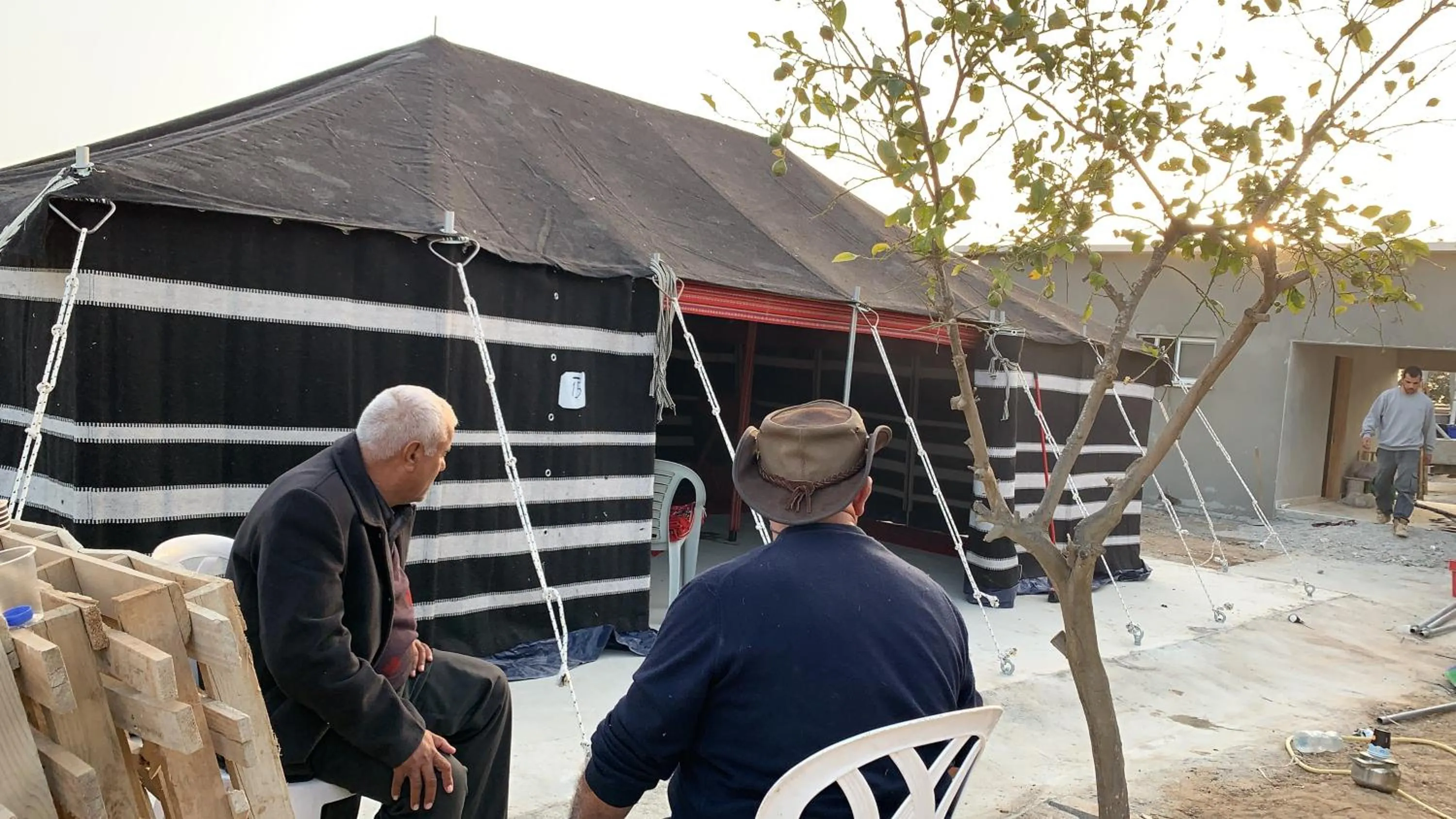 People in Khan Alsira - חאן אלסרה