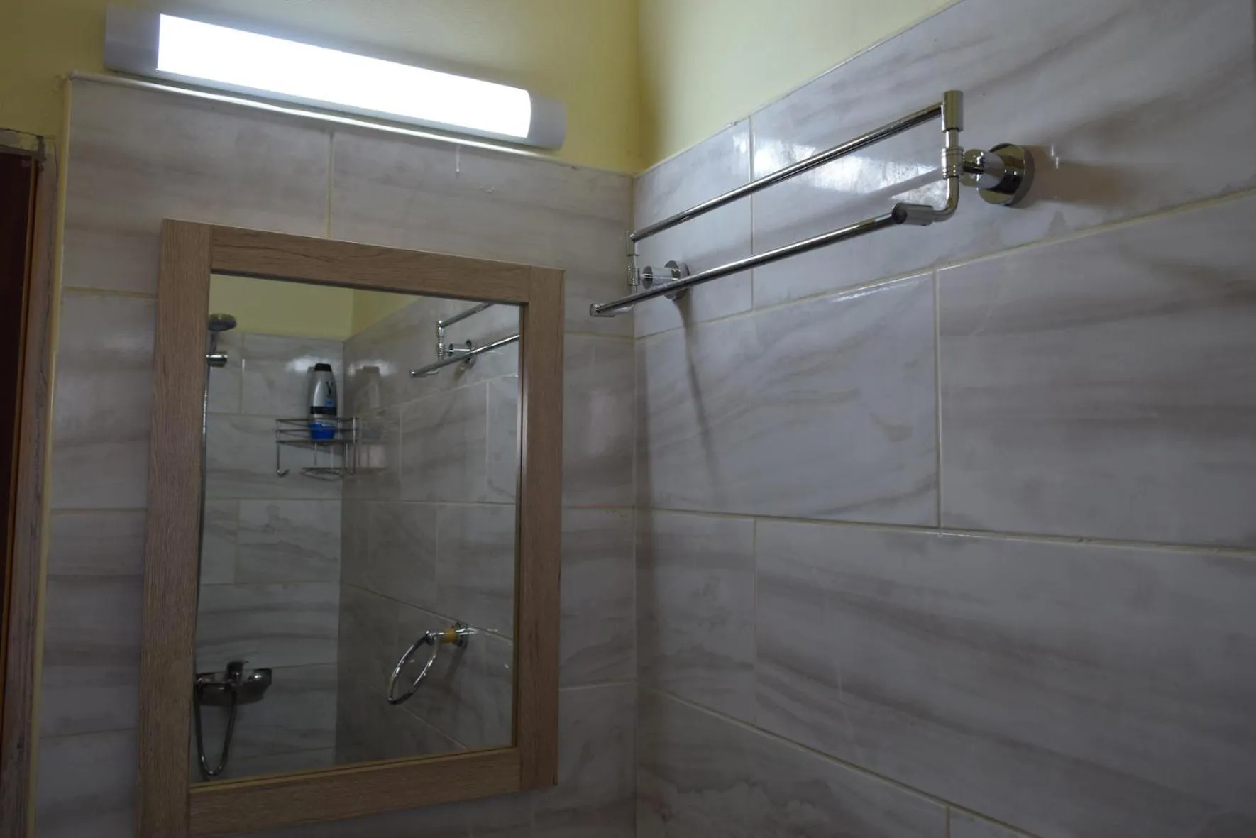 Shower in Khan Alsira - חאן אלסרה