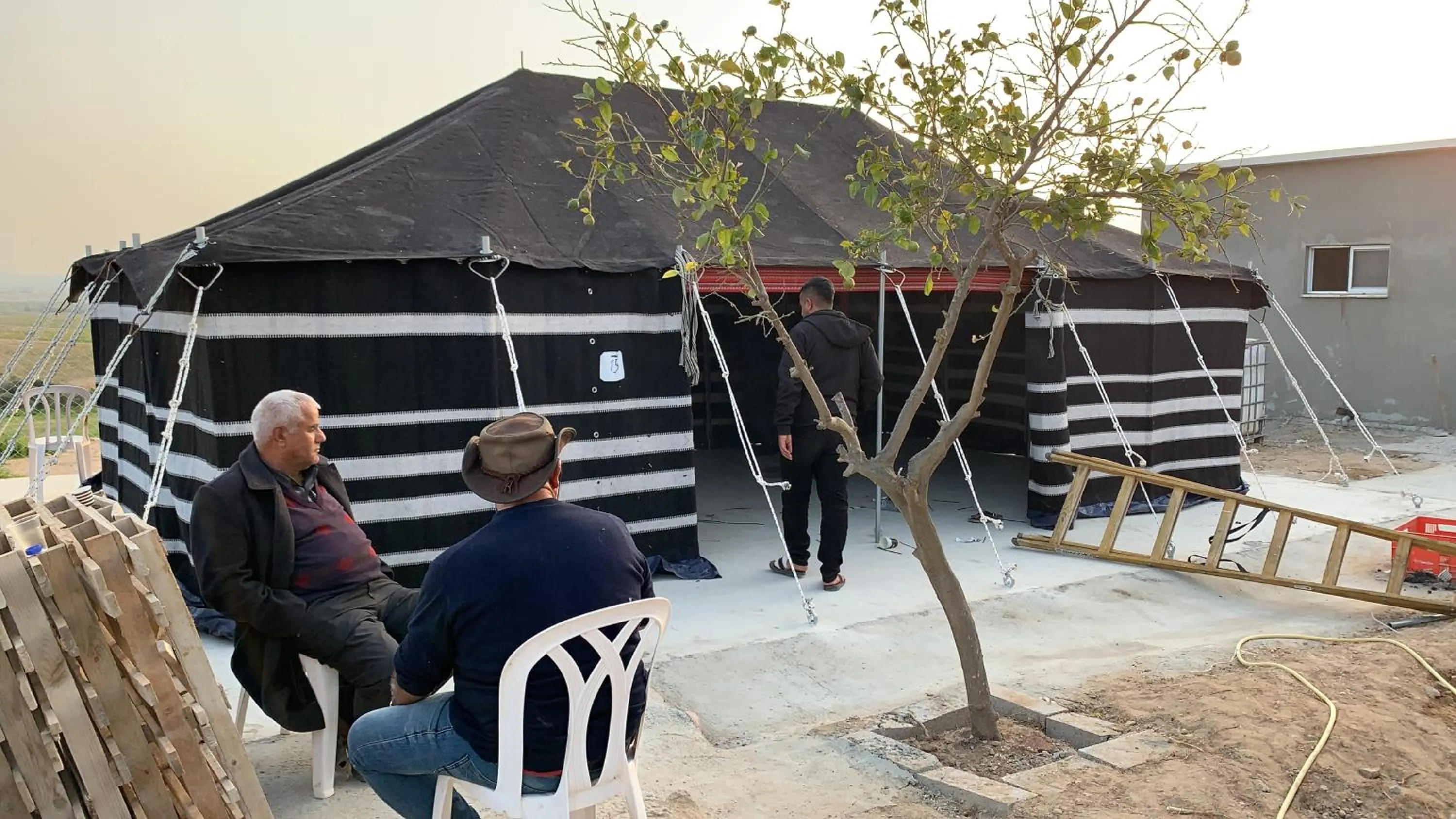 People in Khan Alsira - חאן אלסרה