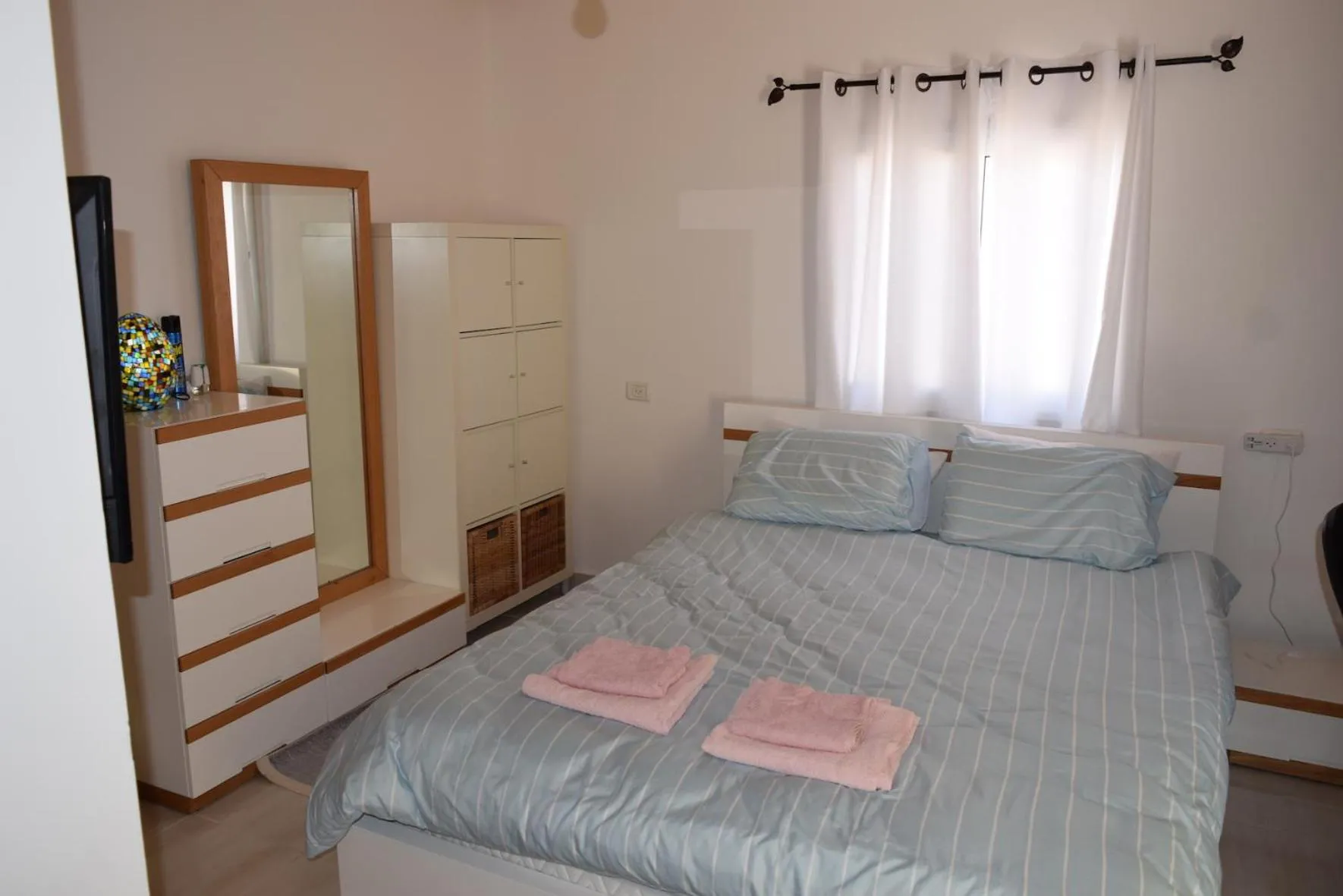 Bed in Khan Alsira - חאן אלסרה