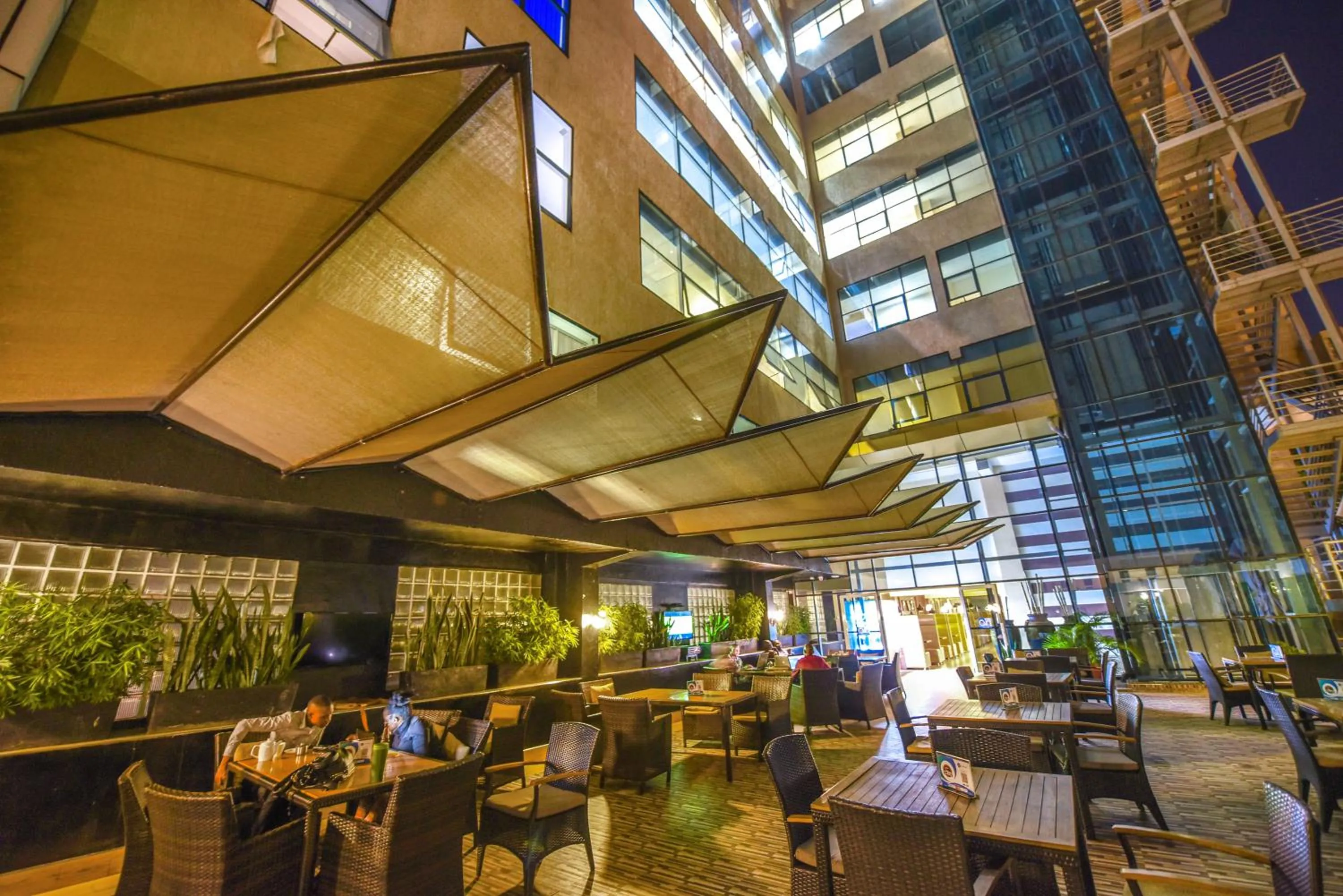 Restaurant/places to eat in BMK House Apartments