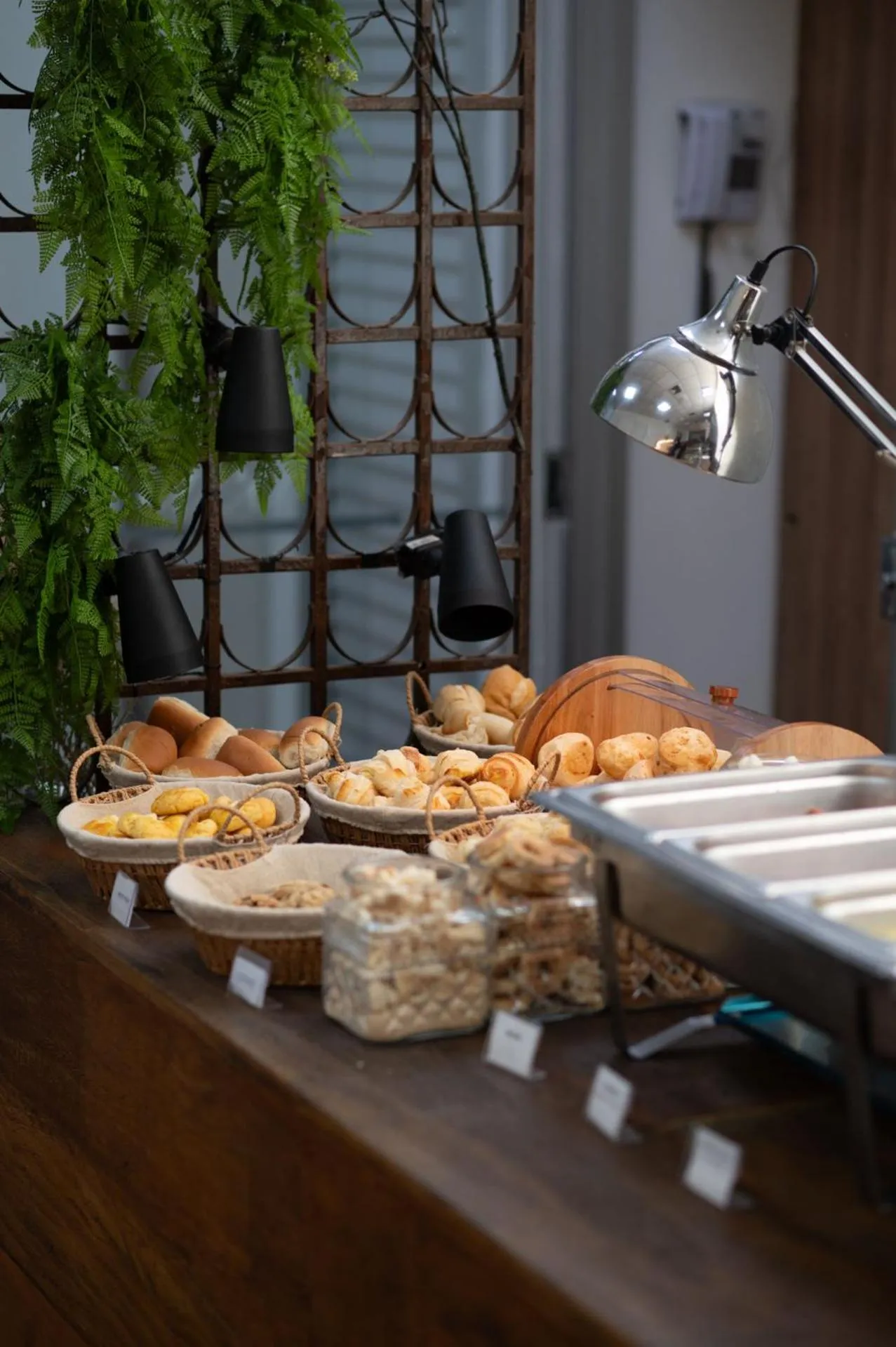 Restaurant/places to eat in H2 Platinum Lourdes