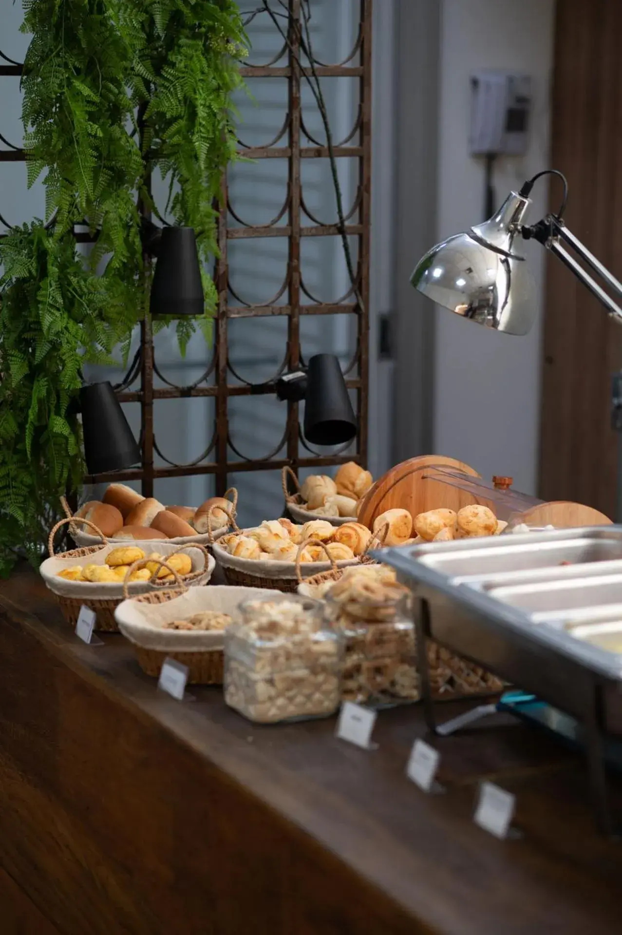 Restaurant/places to eat in H2 Platinum Lourdes Restaurant/places to eat in H2 Platinum Lourdes