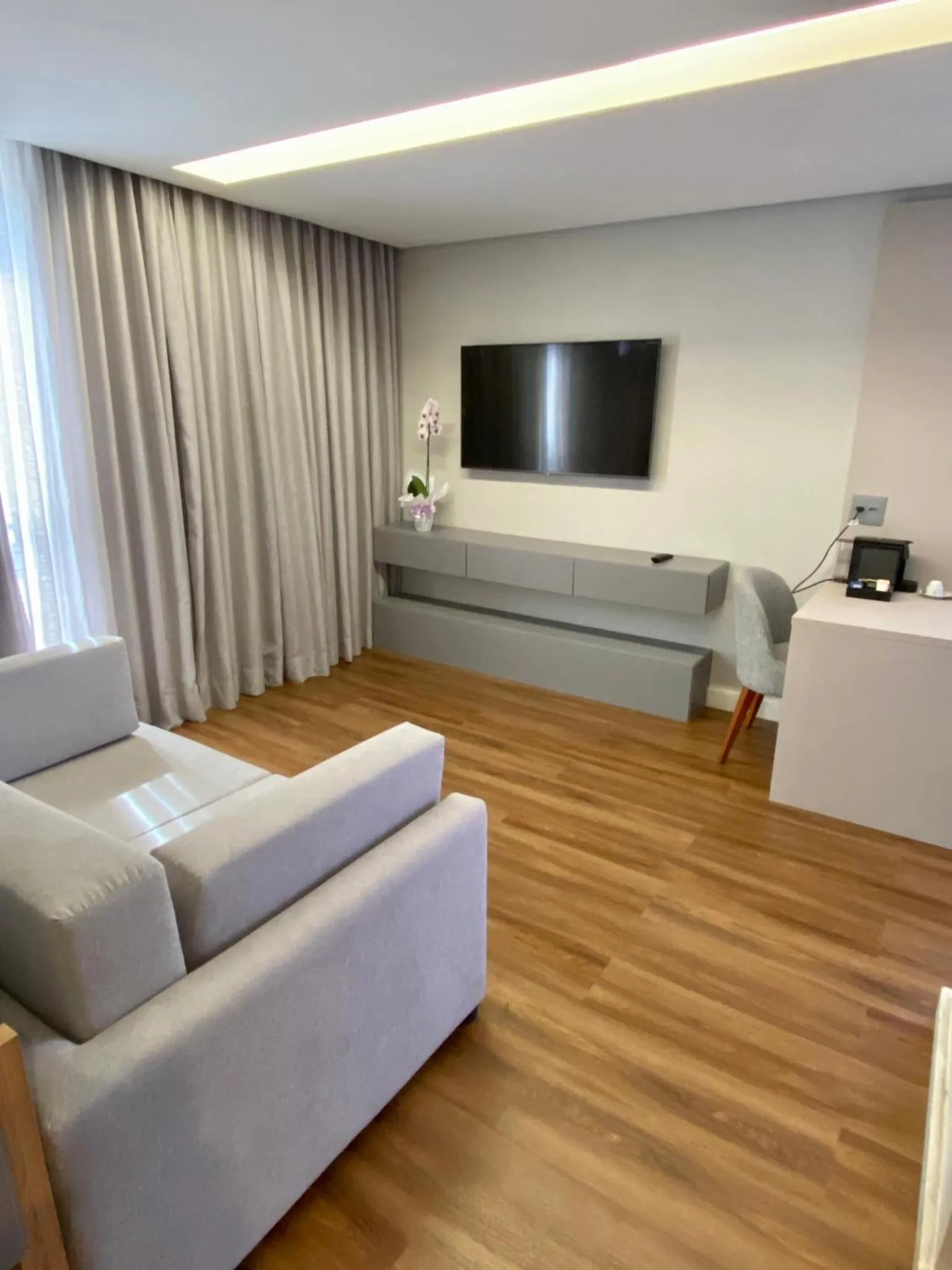 Communal lounge/ TV room in H2 Platinum Lourdes