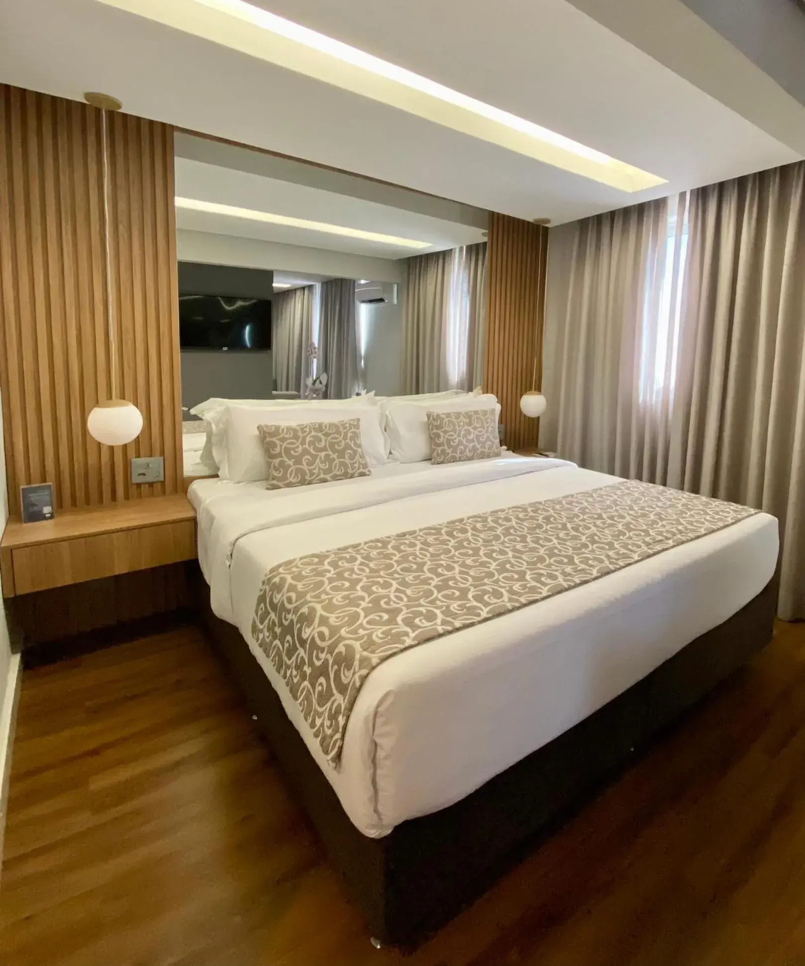 Bed in H2 Platinum Lourdes Bed in H2 Platinum Lourdes