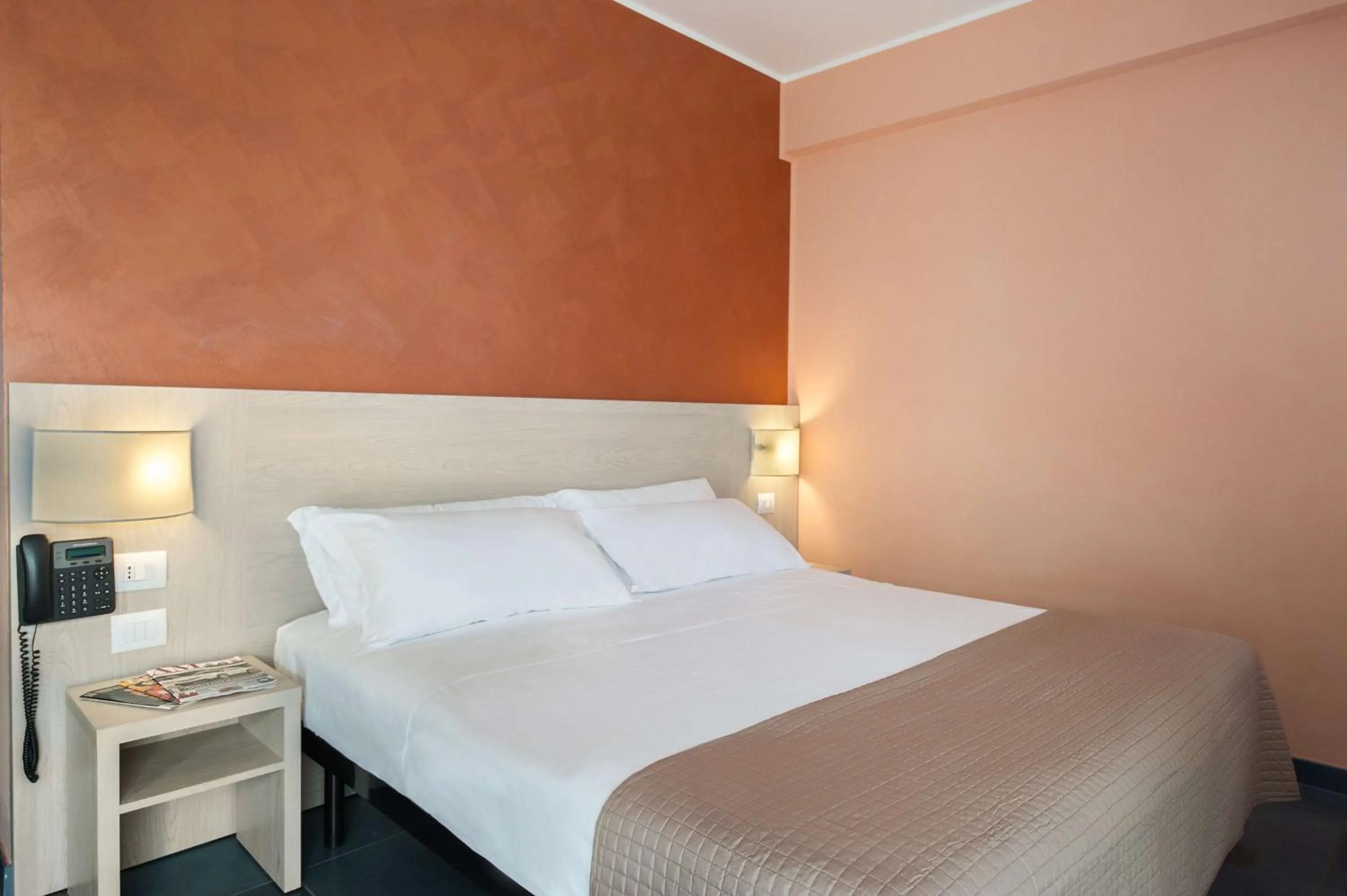 People, Bed in Hotel Testani Colleferro