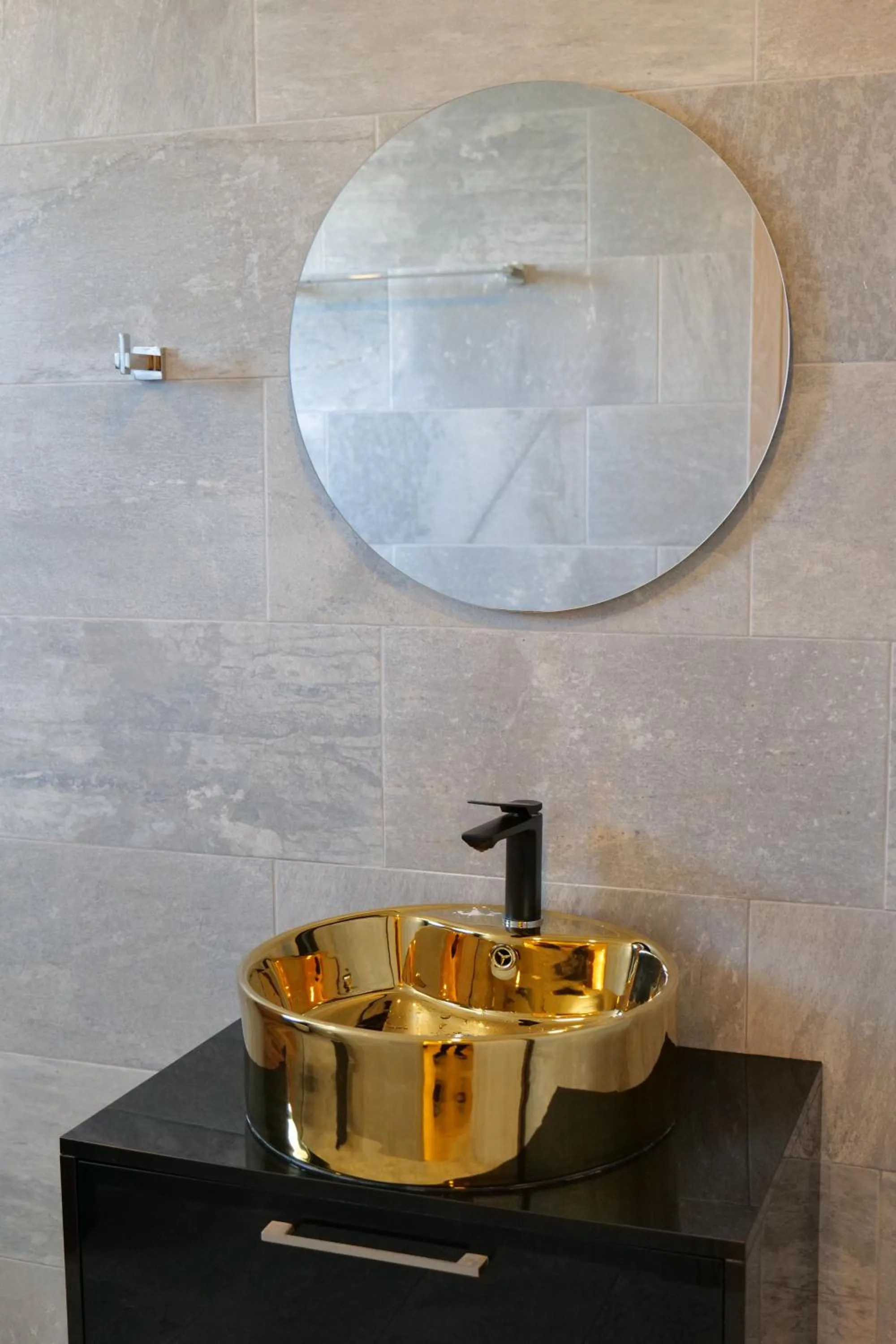 Bathroom in Kuburi Hotel