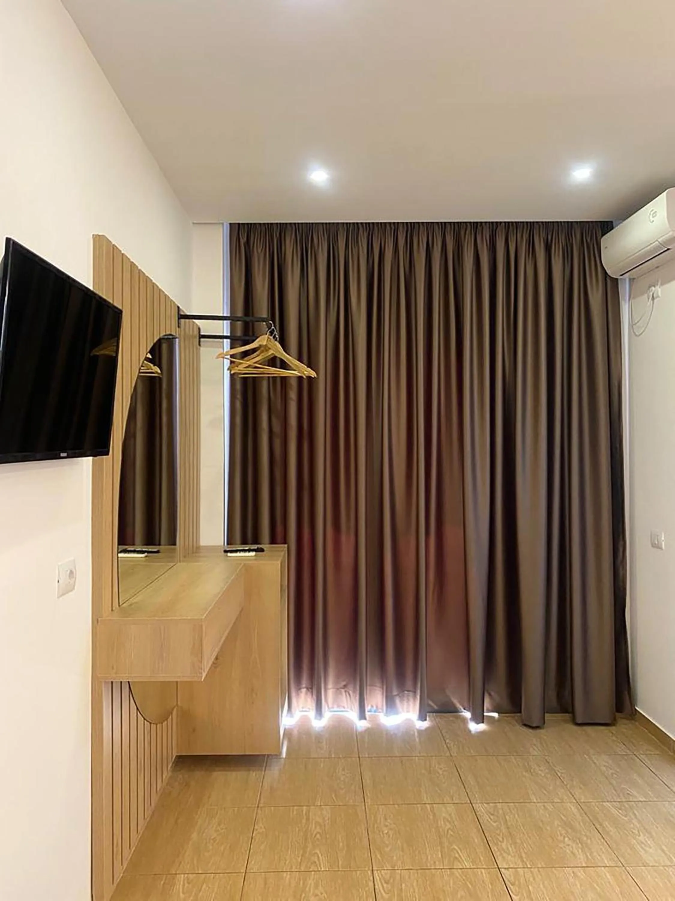 Communal lounge/ TV room in Kuburi Hotel