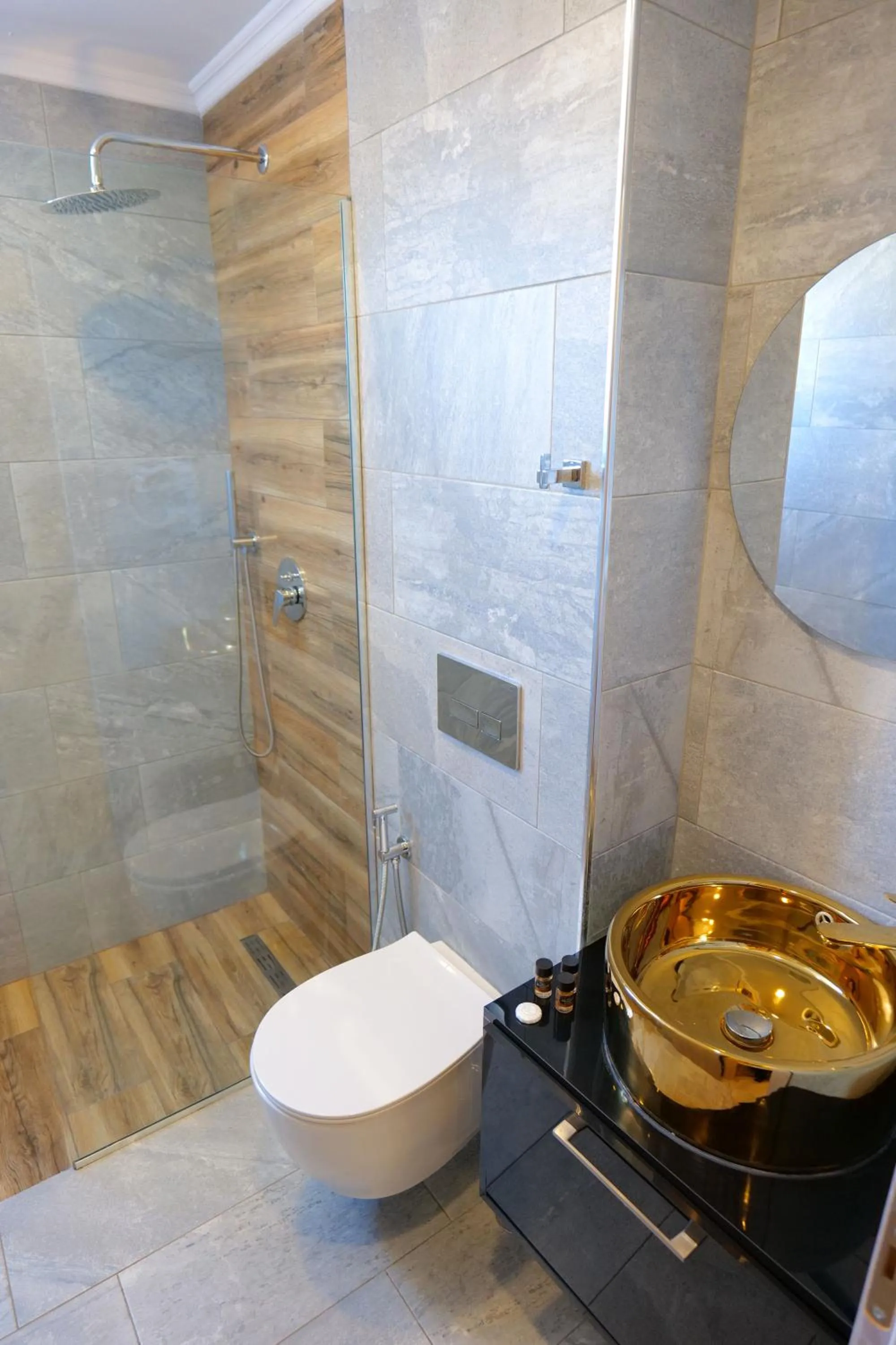 Bathroom in Kuburi Hotel