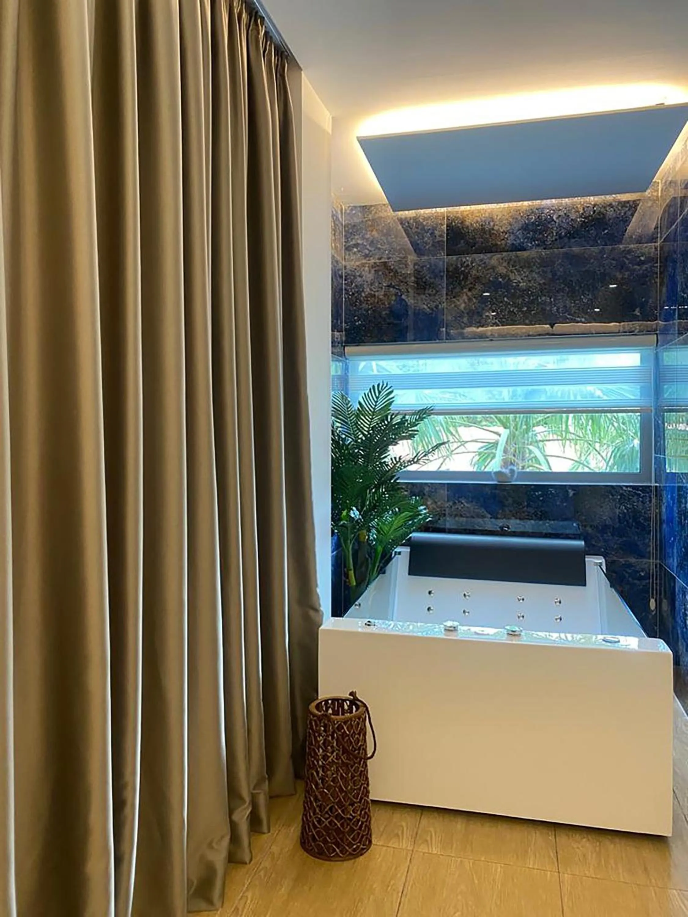 Hot Tub in Kuburi Hotel