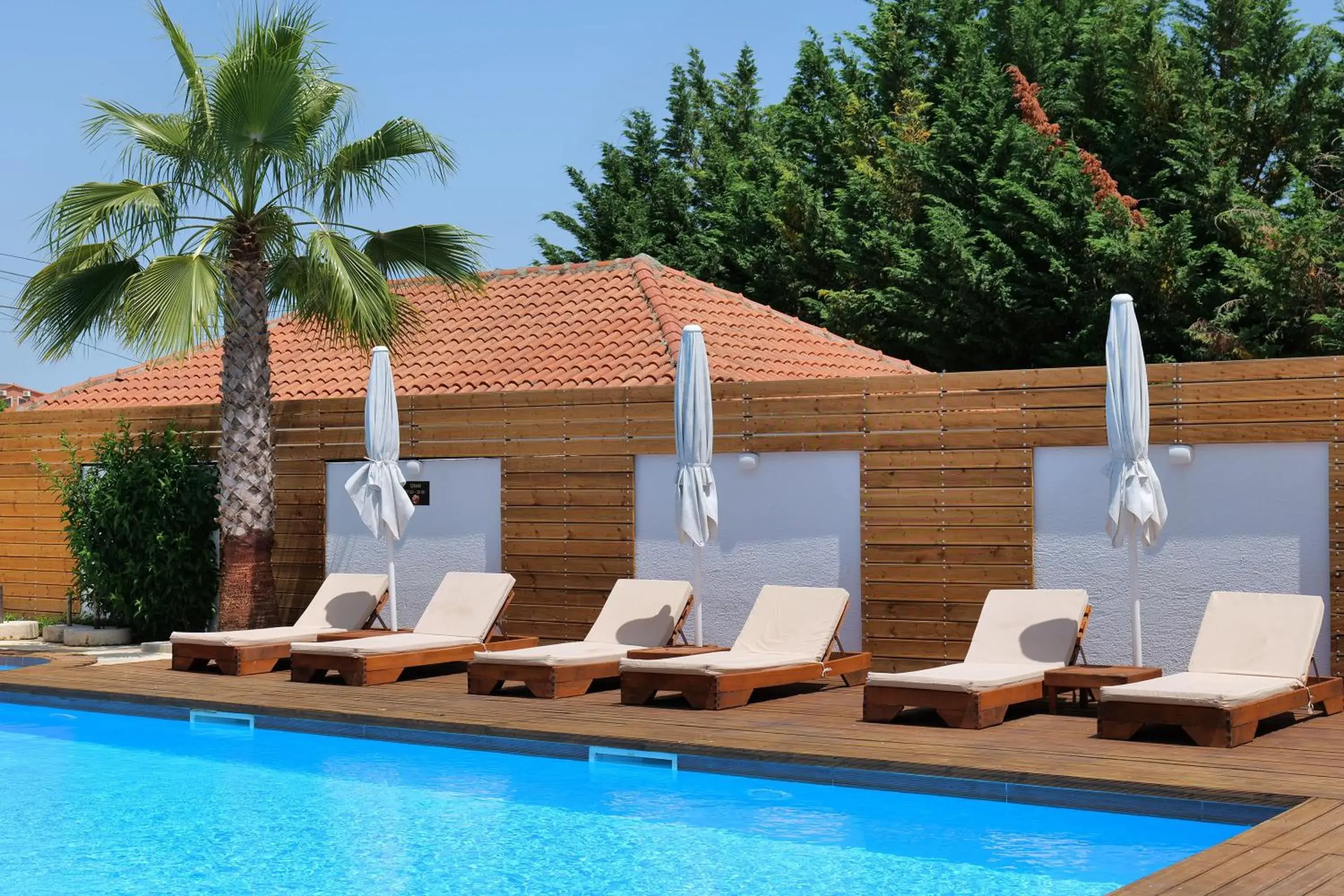 Swimming pool in Kuburi Hotel Swimming pool in Kuburi Hotel