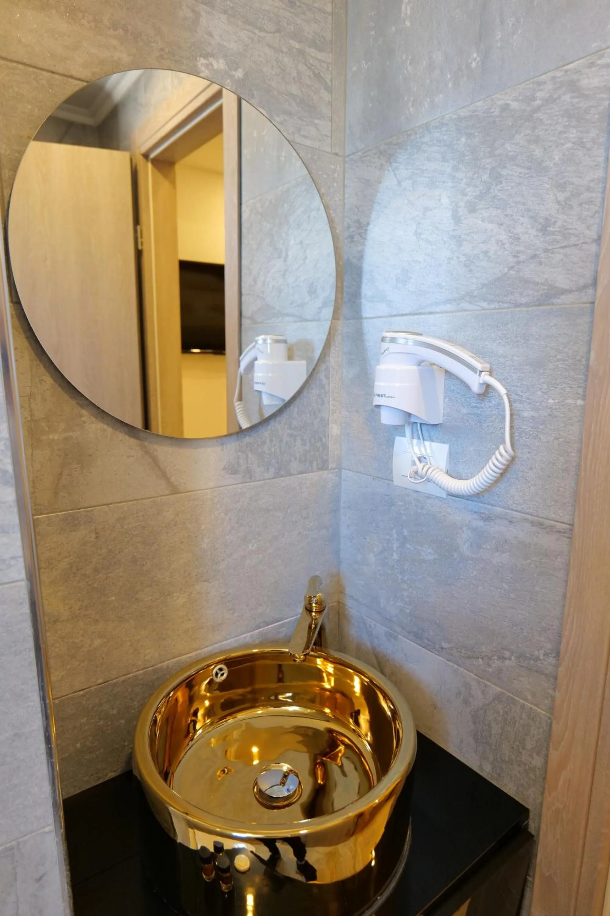 Bathroom in Kuburi Hotel