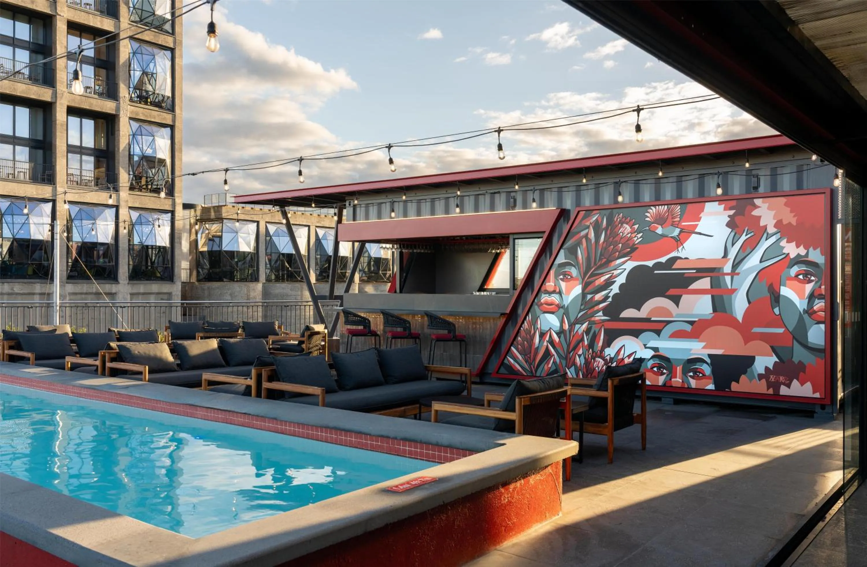 Restaurant/places to eat in Radisson RED Hotel V&A Waterfront Cape Town