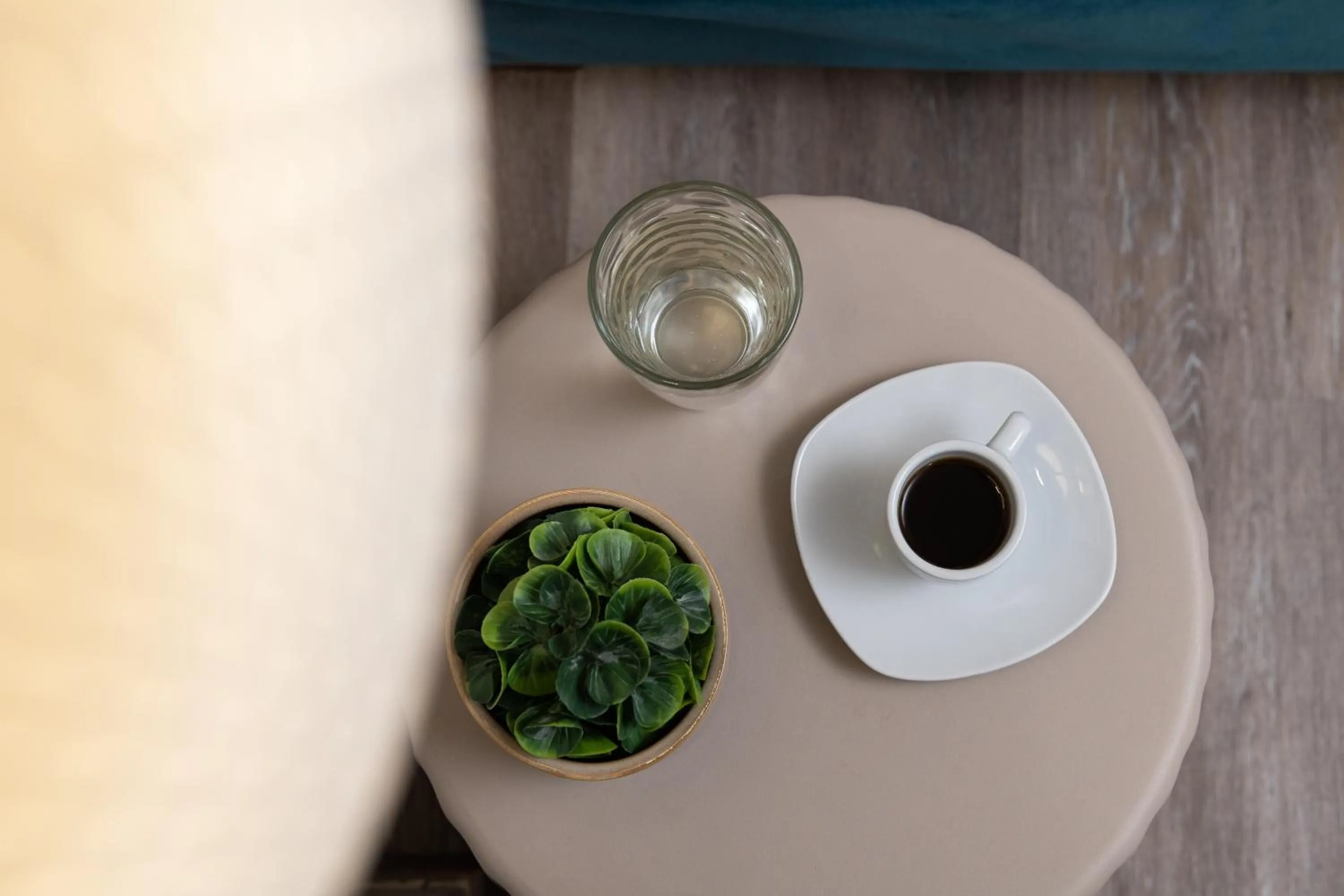 Coffee/tea facilities in Enattica Syntagma Living