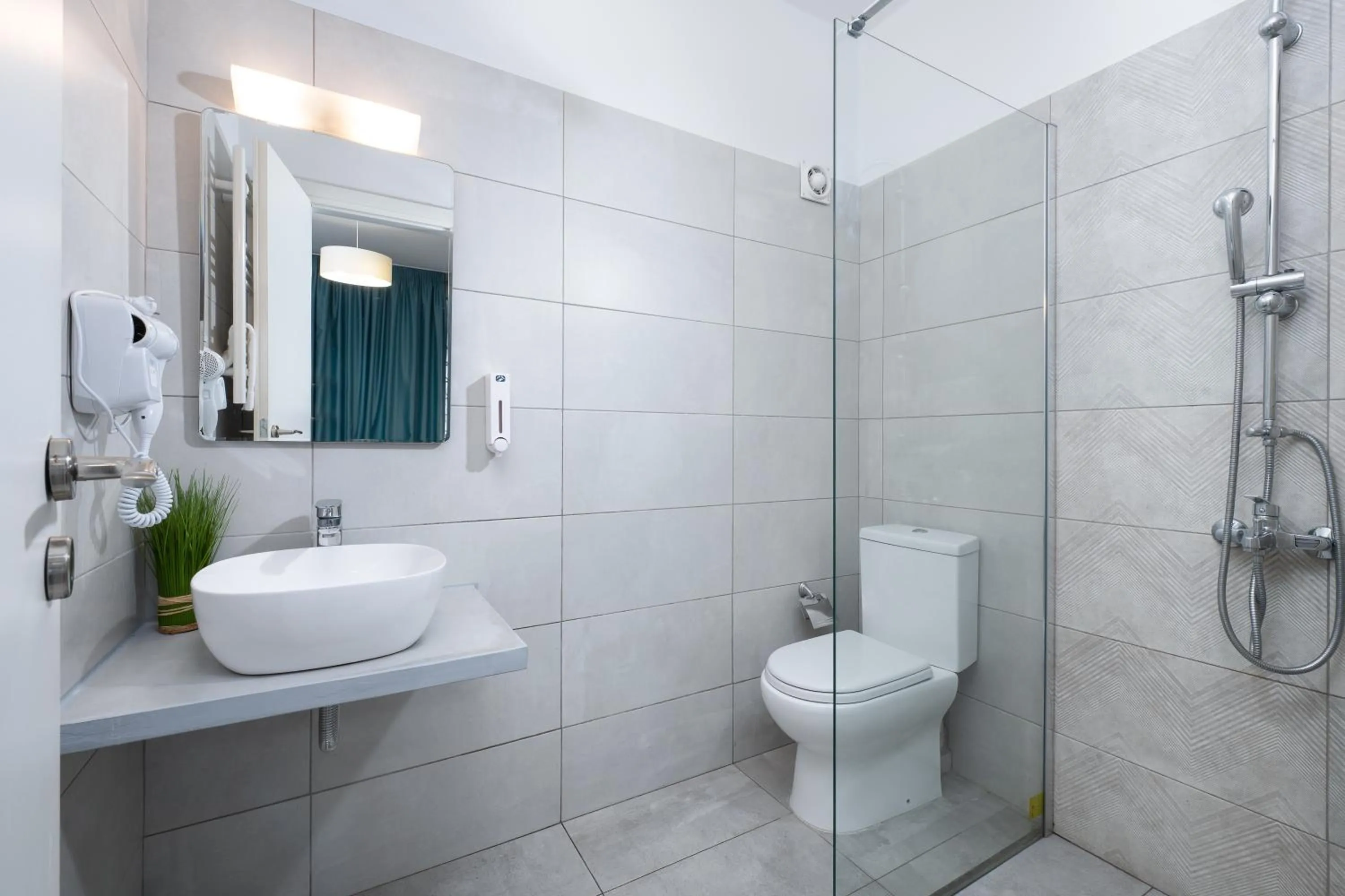 Shower in Enattica Syntagma Living