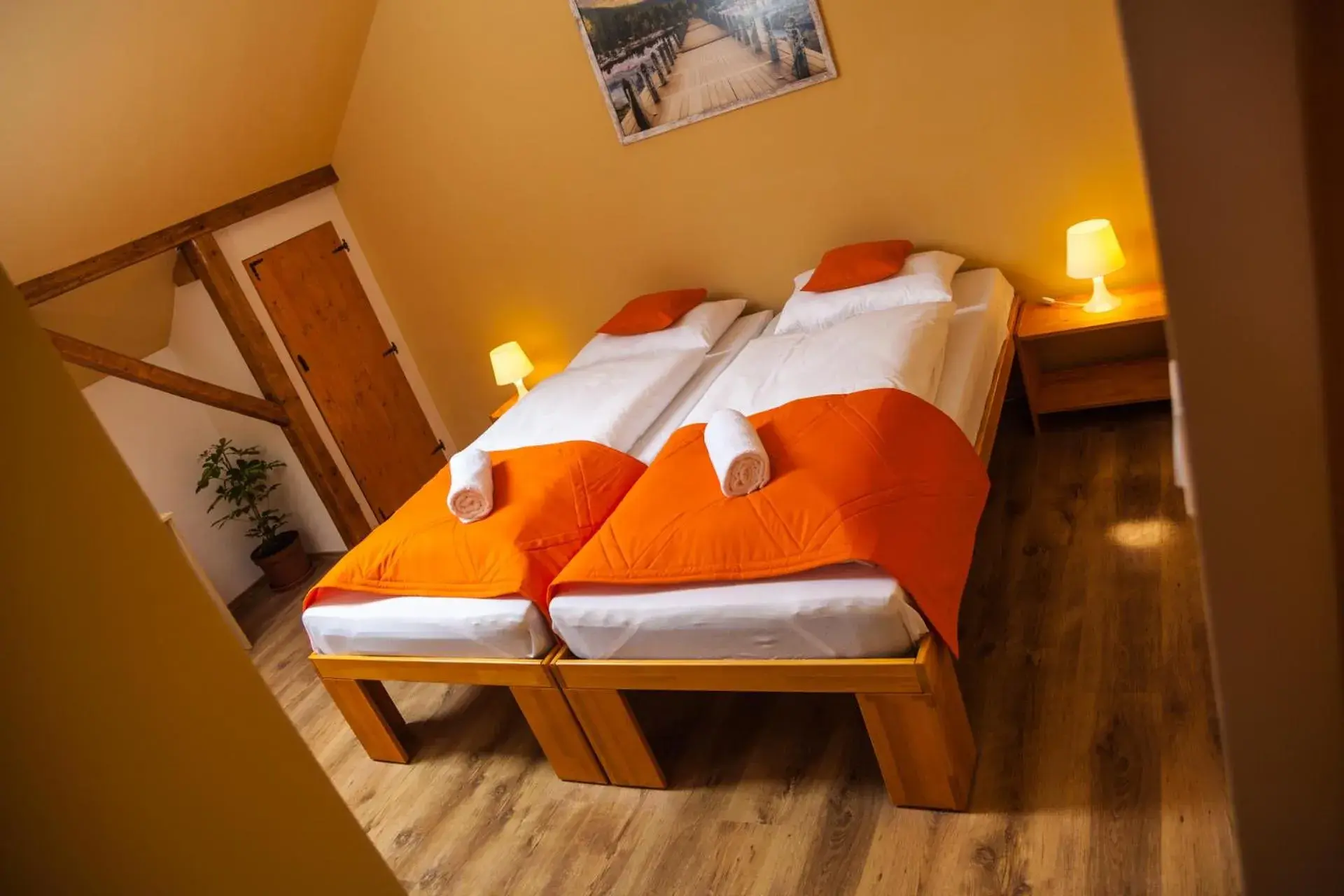 Double or Twin Room with Shower - single occupancy in Lótuszvirág Vendégház Double or Twin Room with Shower - single occupancy in Lótuszvirág Vendégház