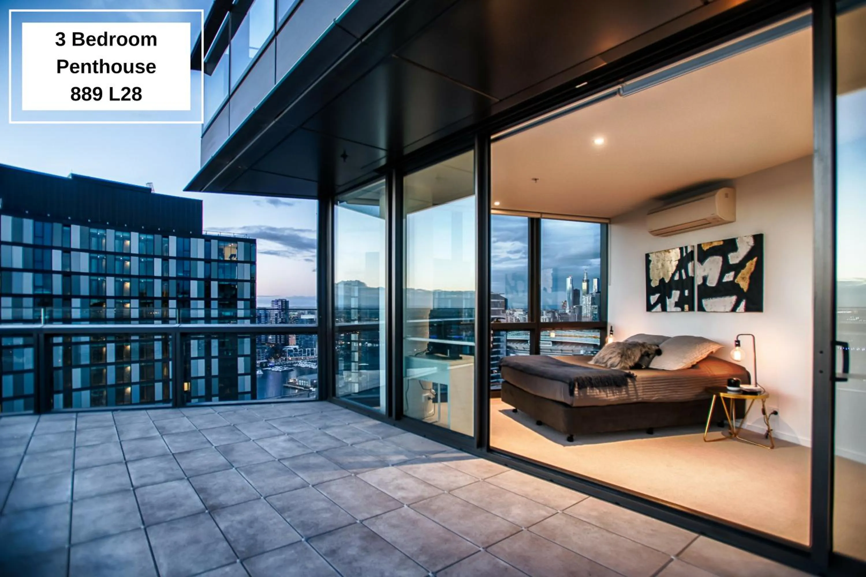 Balcony/Terrace, Bed in Orange Stay Apartments