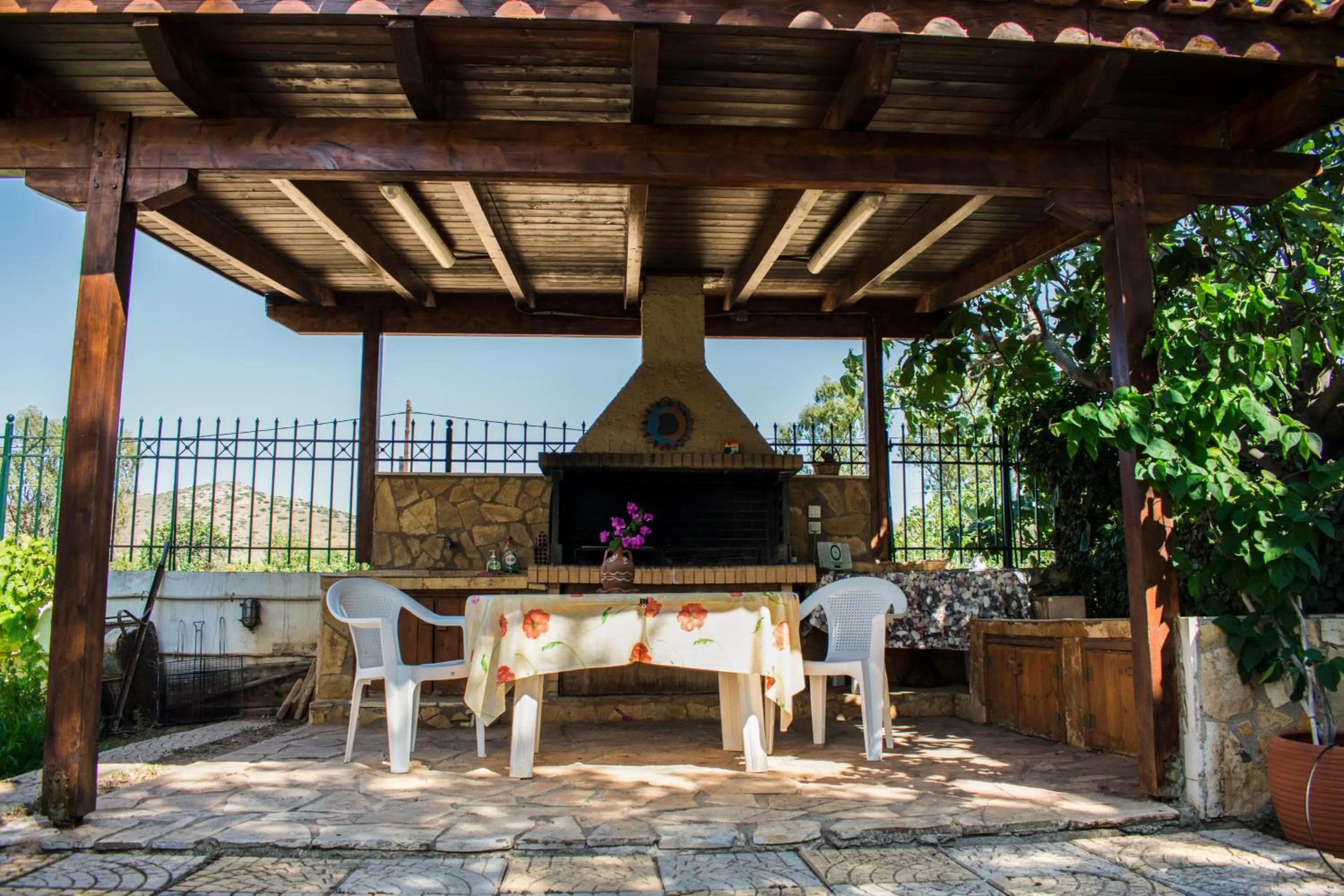 BBQ facilities in Anavyssos Garden House