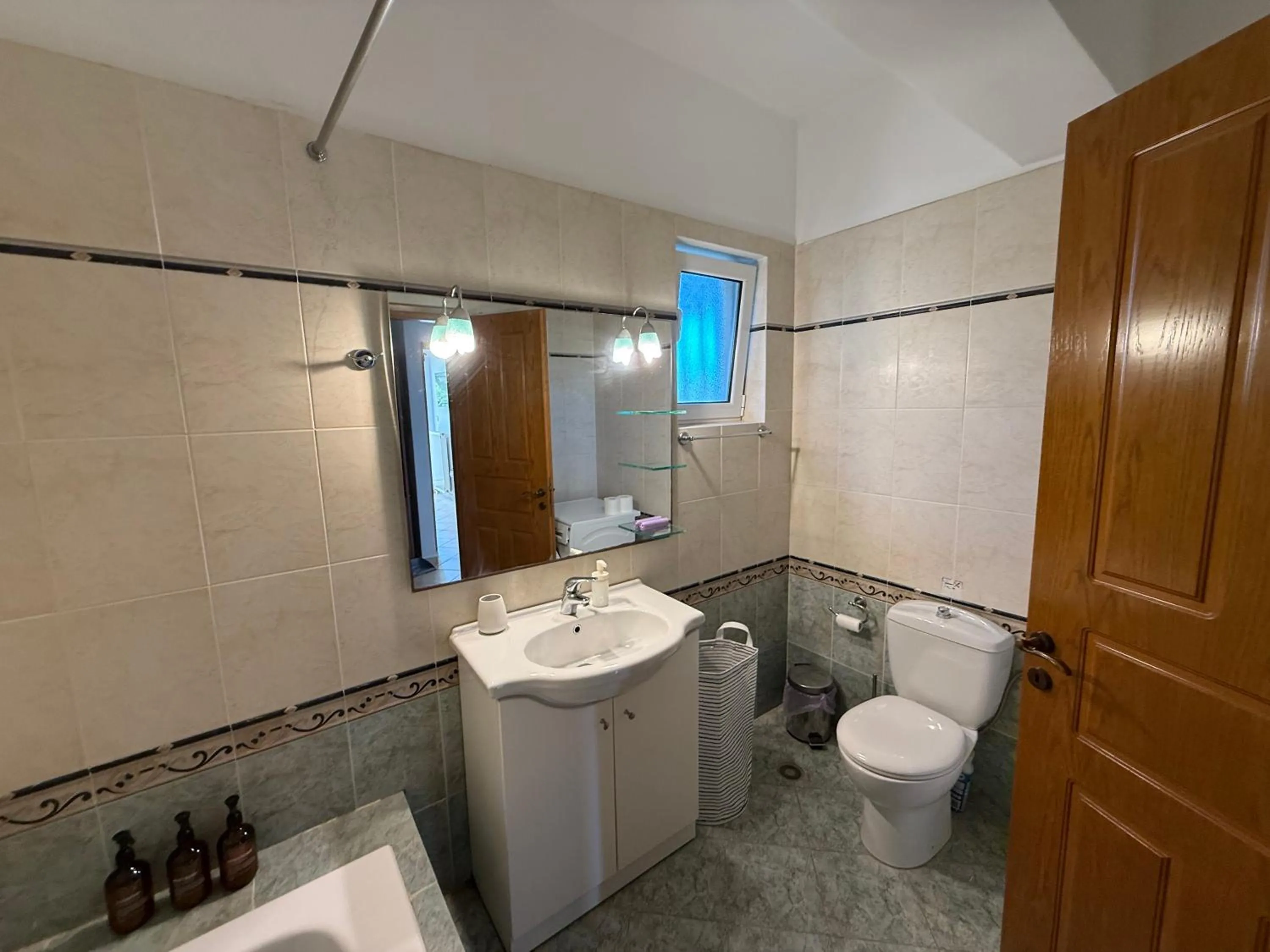 Toilet in Anavyssos Garden House
