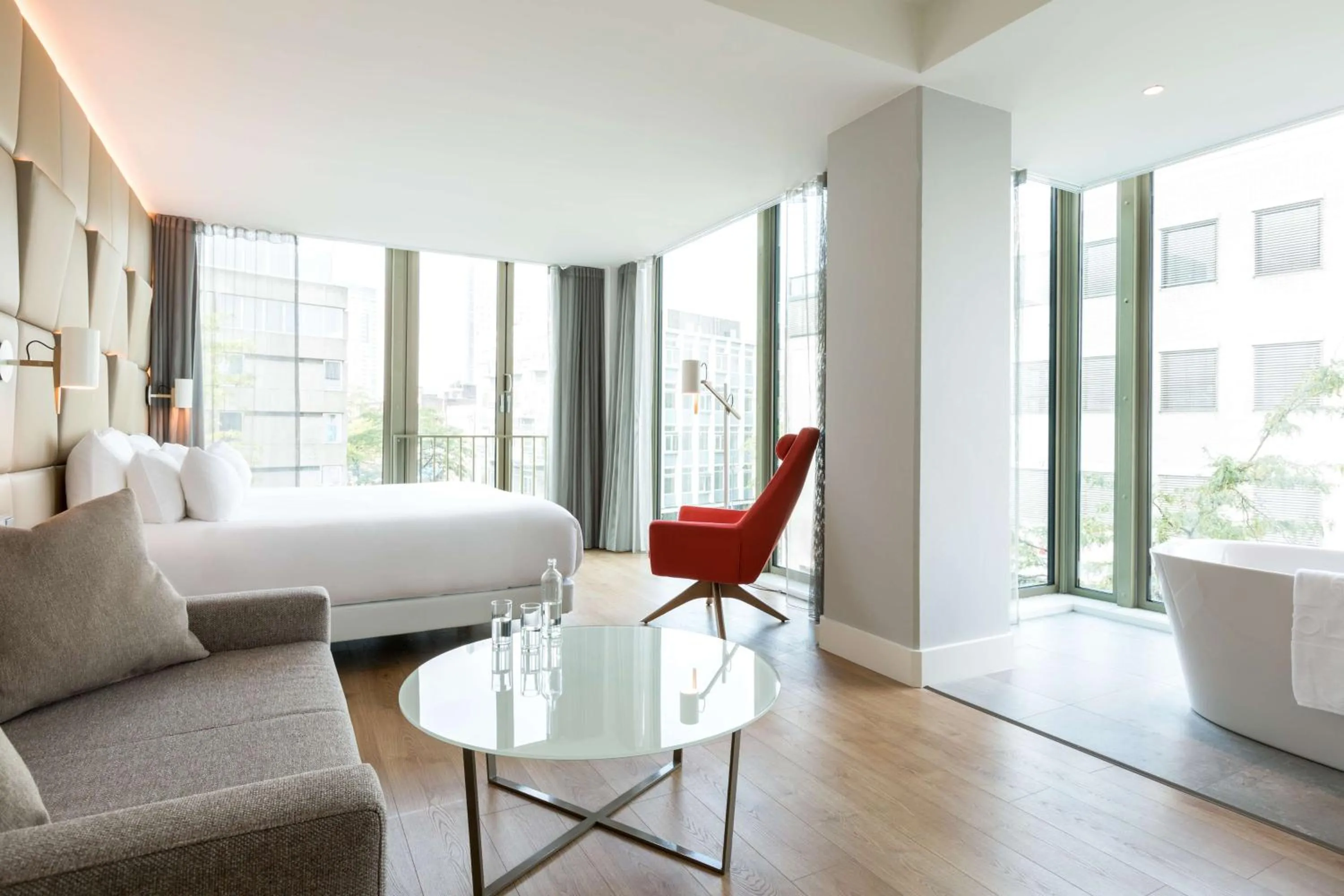 Photo of the whole room, Bed in NH Collection Eindhoven Centre