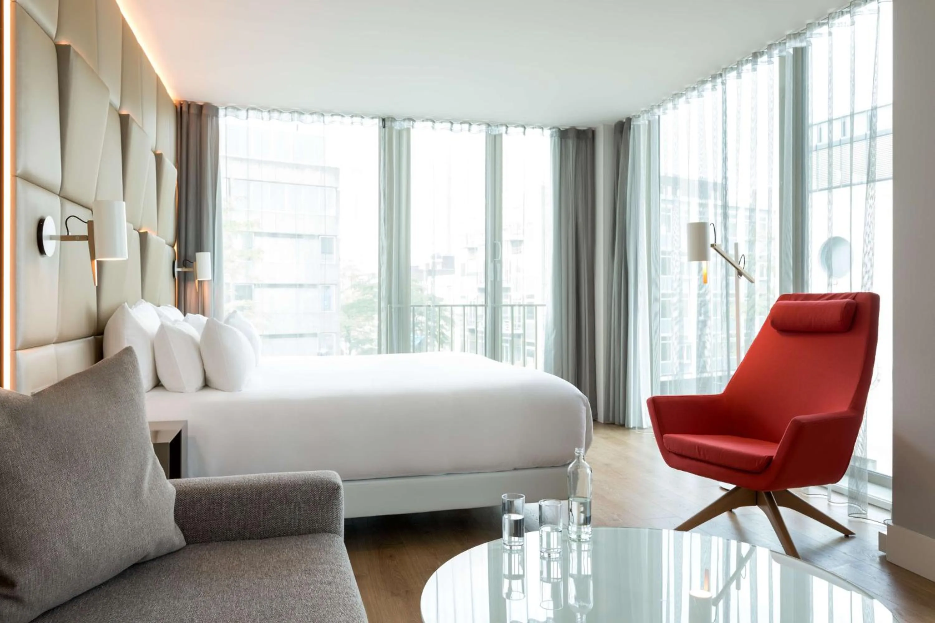 Photo of the whole room, Bed in NH Collection Eindhoven Centre