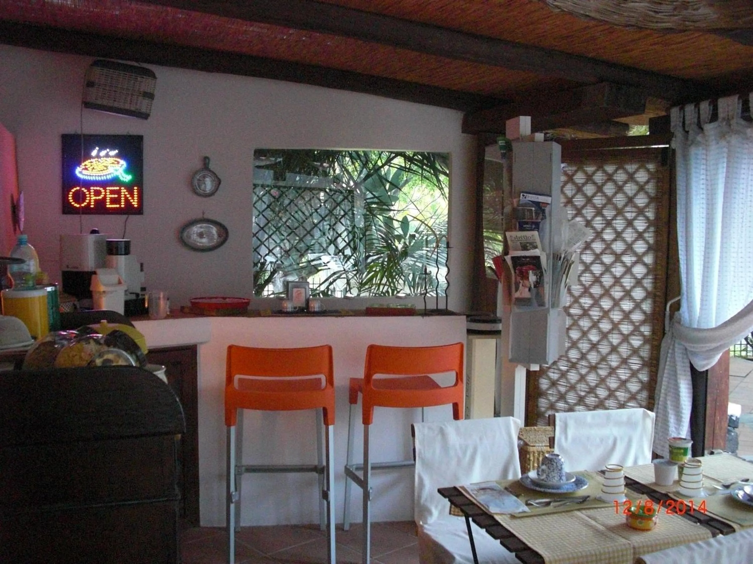 Lounge or bar in Villa Mariella Pittorino - camere in B&B