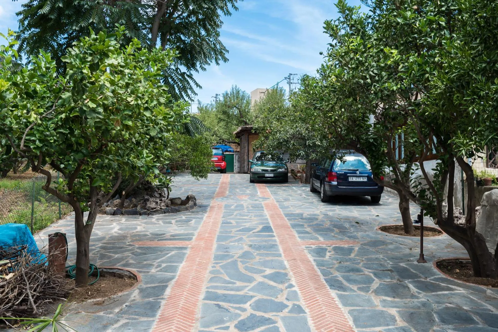 Parking in Villa Mariella Pittorino - camere in B&B